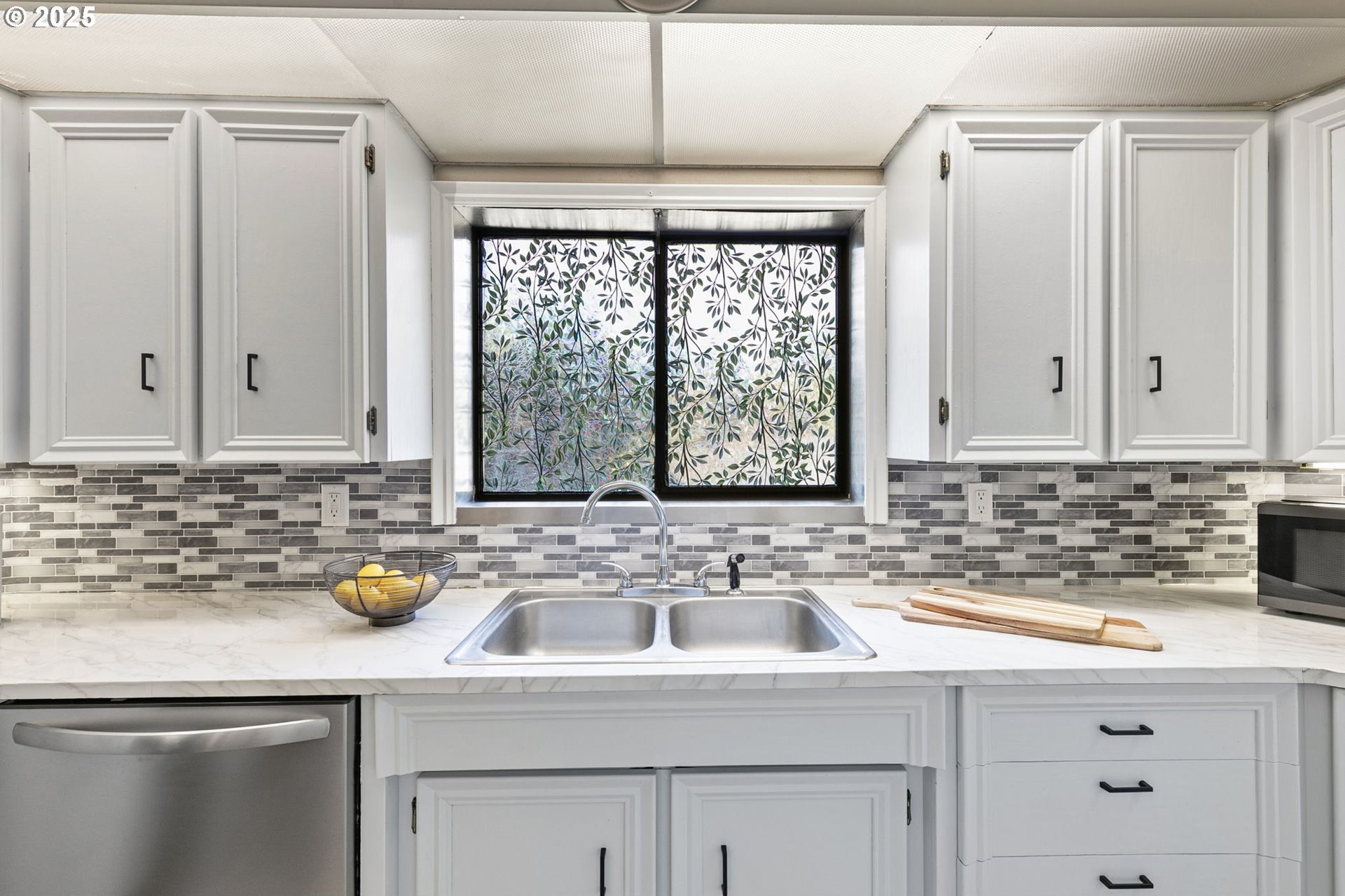 Springfield, Oregon, 97477, United States, 4 Bedrooms Bedrooms, ,2 BathroomsBathrooms,Residential,For Sale,1918433