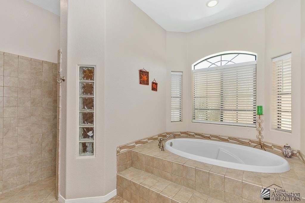 Yuma, Arizona, 85367-4912, United States, 4 Bedrooms Bedrooms, ,2 BathroomsBathrooms,Residential,For Sale,1923195