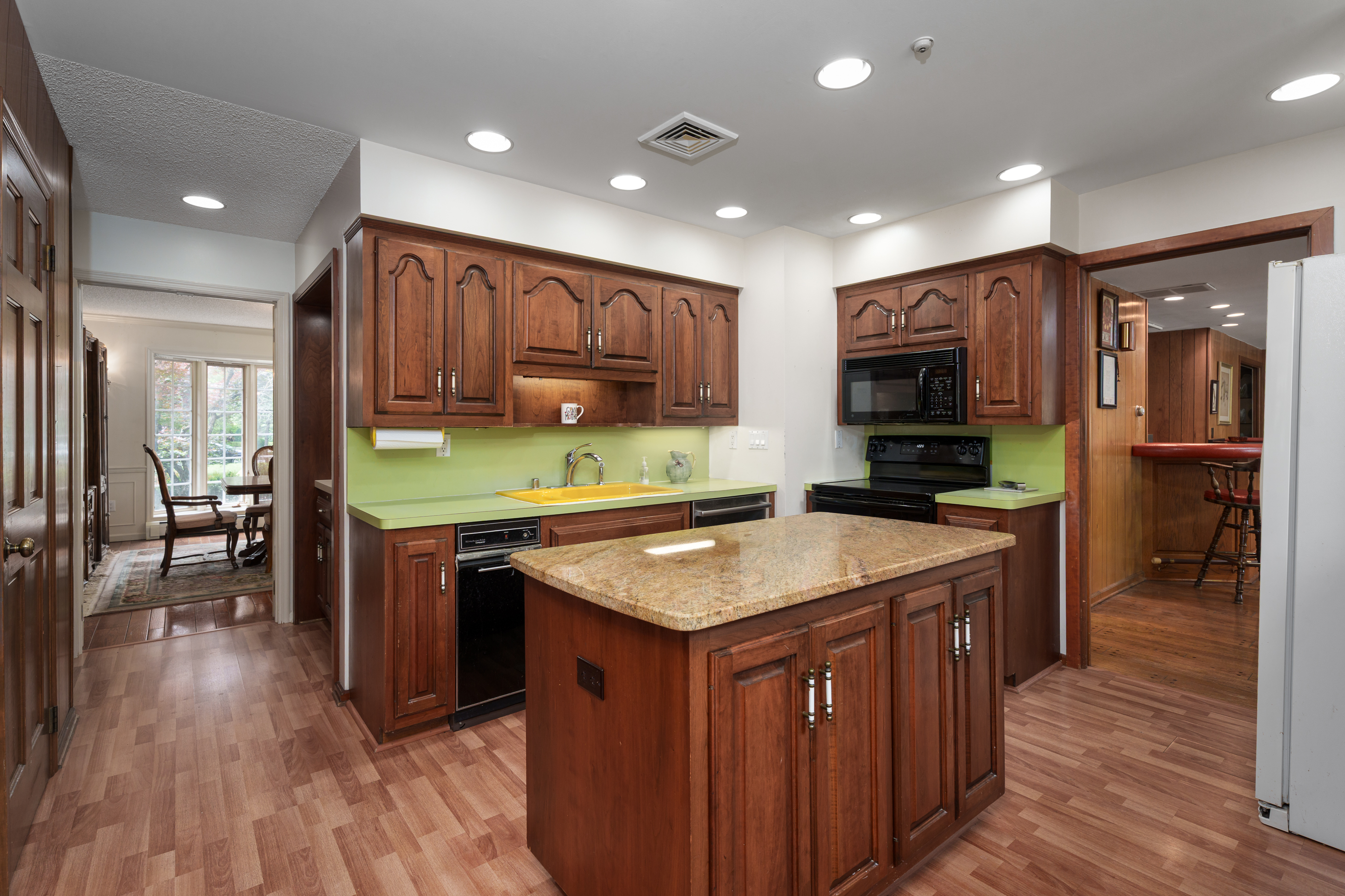  Ahead-of-Its-Time Design, Builder-Crafted Home with Elevator & First Floor Suite - 物件實景
