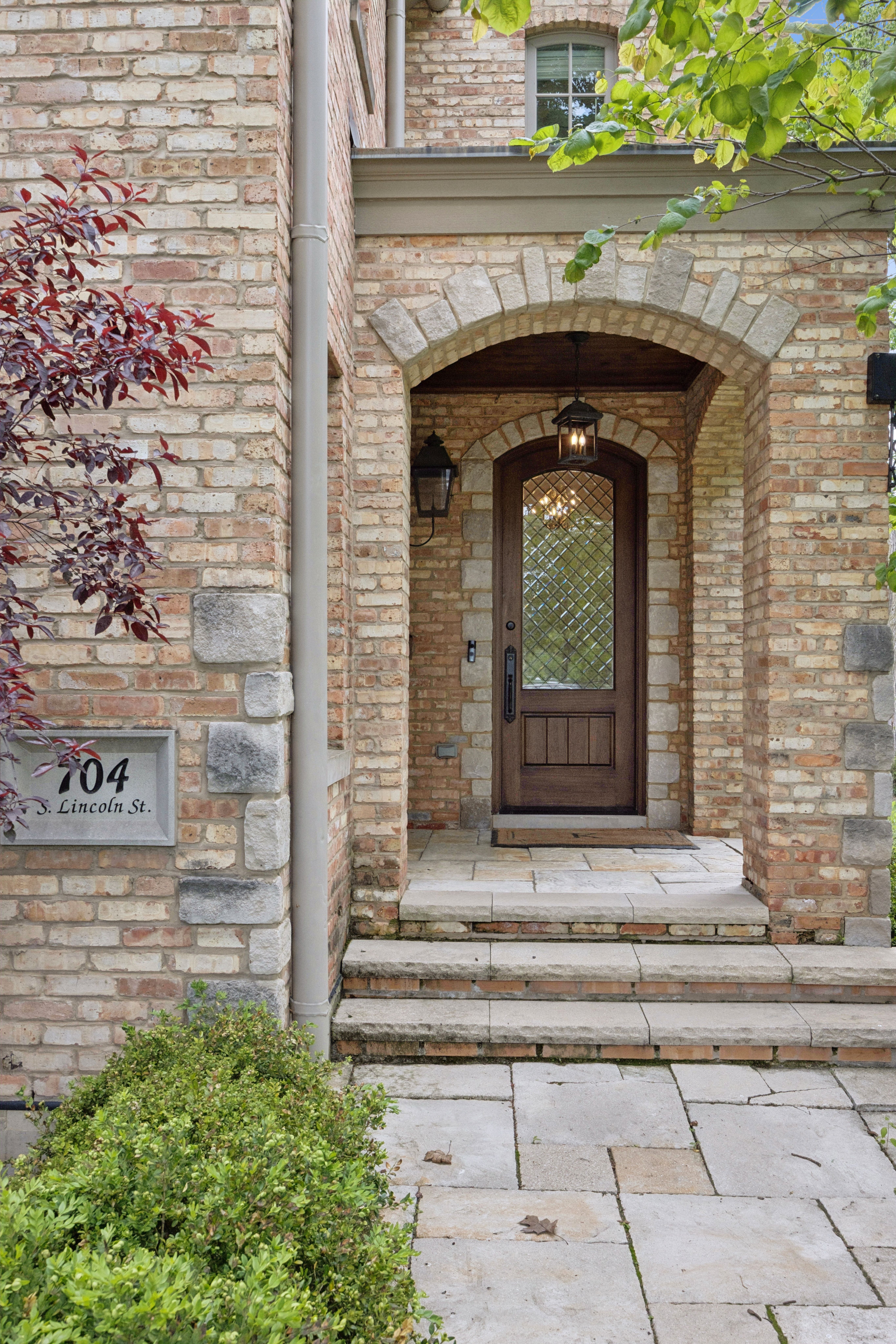  Timeless Architectural Detail with Warm, Inviting Living Spaces - 物件實景