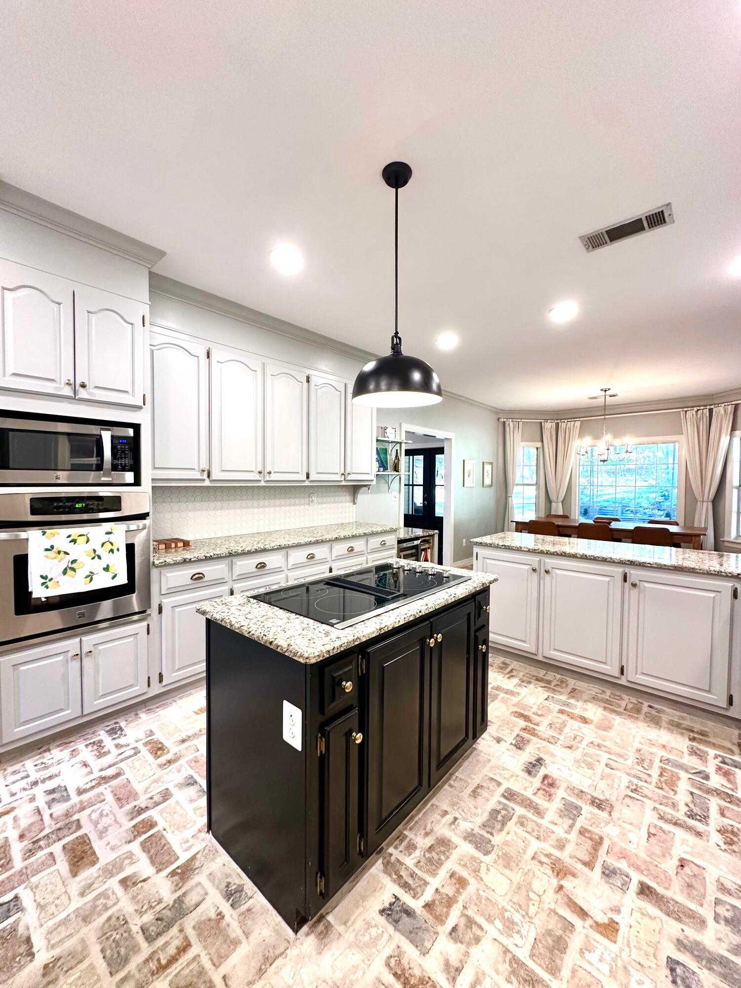 Tupelo, Mississippi, 38804, United States, 4 Bedrooms Bedrooms, ,4 BathroomsBathrooms,Residential,For Sale,1961666