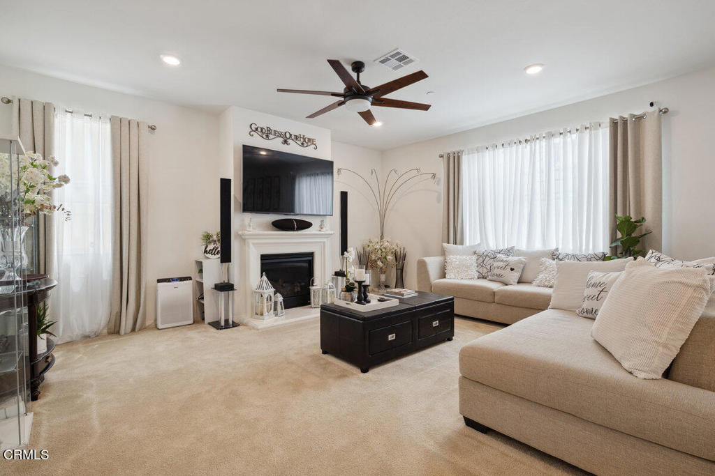 Santa Paula, California, 93060, United States, 3 Bedrooms Bedrooms, ,3 BathroomsBathrooms,Residential,For Sale,1938195