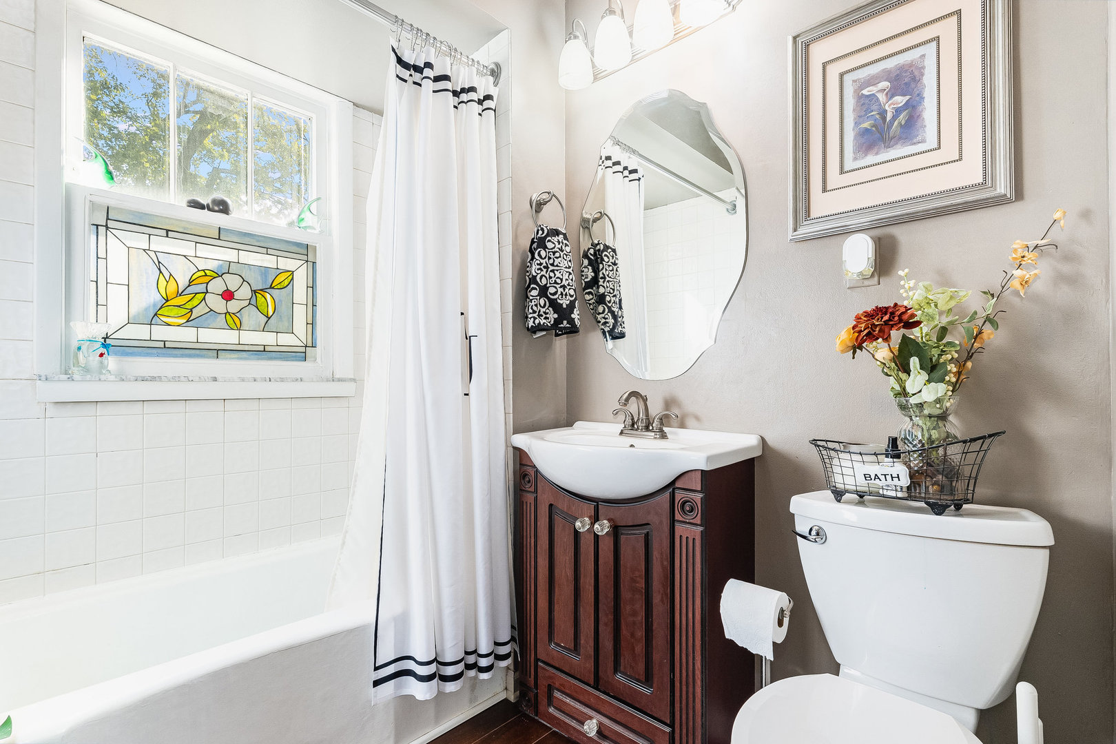 Naperville, Illinois, 60563, United States, 3 Bedrooms Bedrooms, ,3 BathroomsBathrooms,Residential,For Sale,1982481