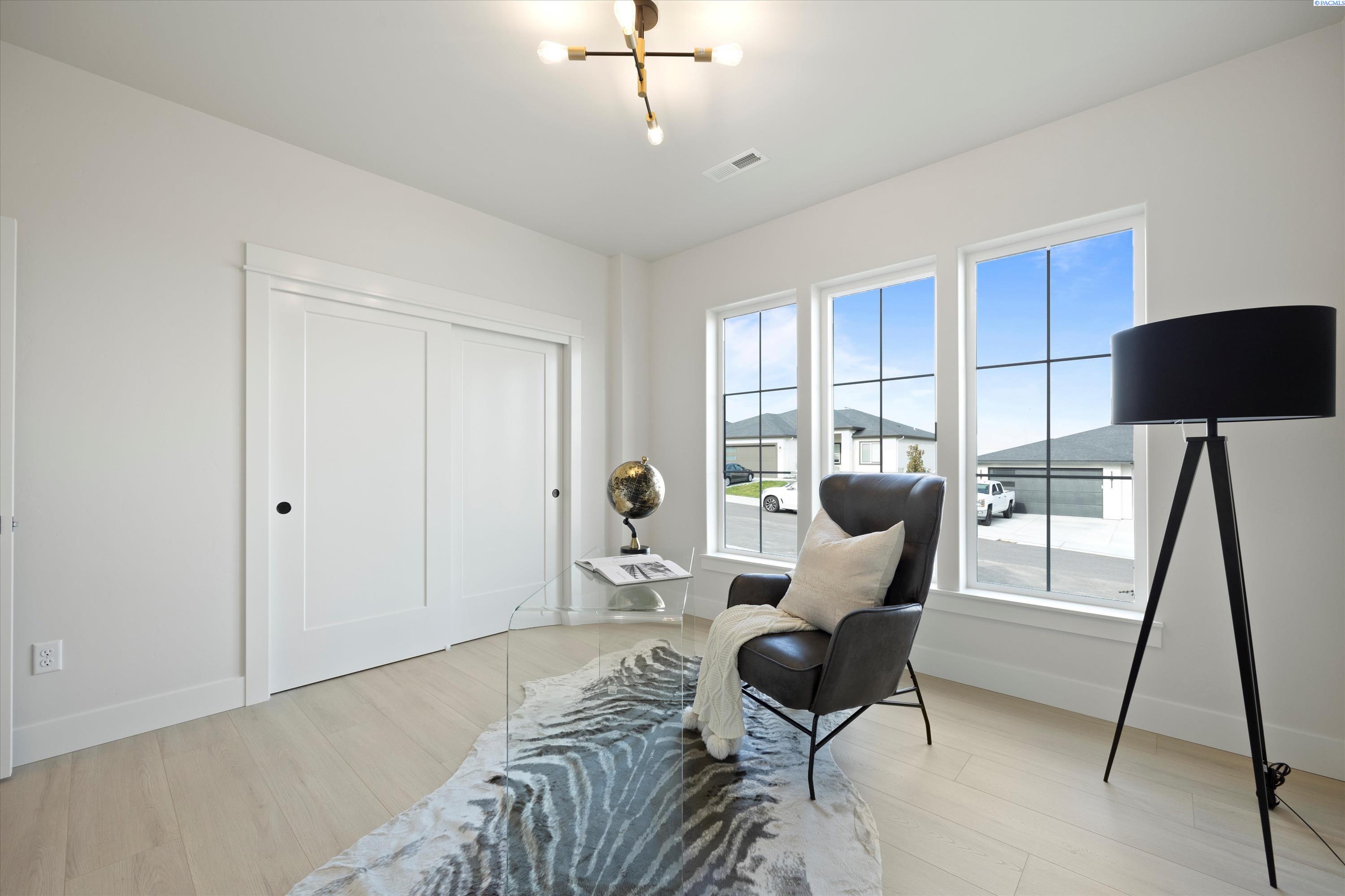 Richland, Washington, 99352, United States, 4 Bedrooms Bedrooms, ,3 BathroomsBathrooms,Residential,For Sale,1991503