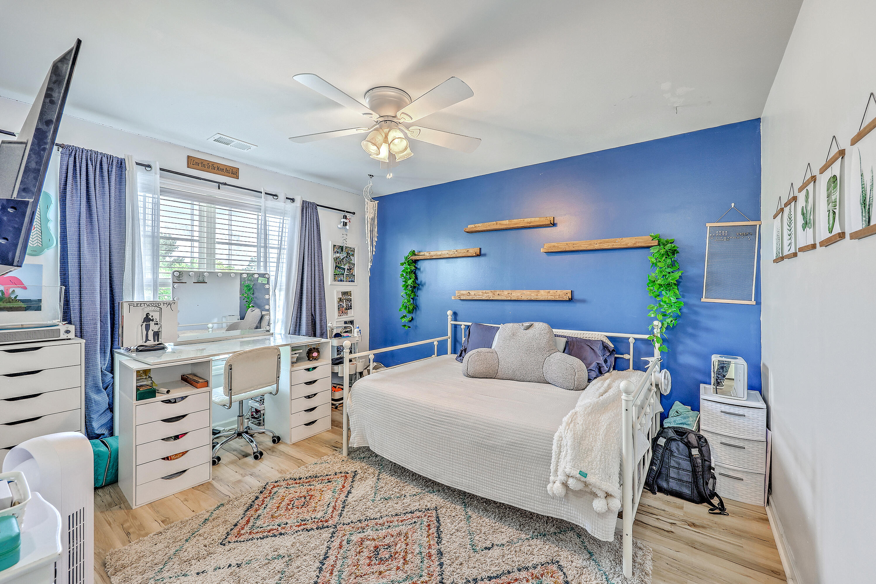 Hanahan, South Carolina, 29410, United States, 5 Bedrooms Bedrooms, ,3 BathroomsBathrooms,Residential,For Sale,1938024