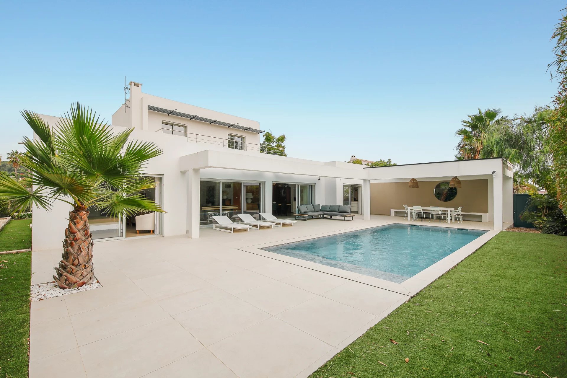 Hyères, Provence-Alpes-Côte d’Azur, 83400, FR, 4 Bedrooms Bedrooms, ,4 BathroomsBathrooms,Residential,For Sale,1991798