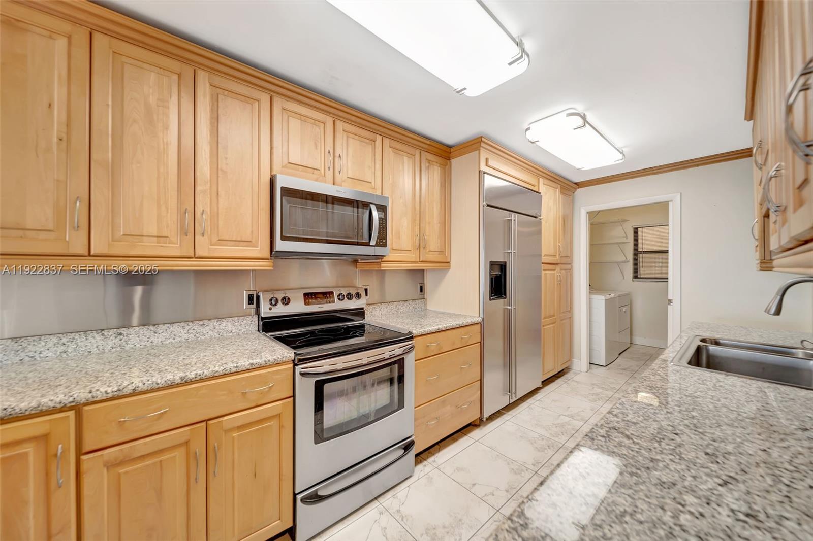 Hallandale Beach, Florida, 33009, United States, 2 Bedrooms Bedrooms, ,2 BathroomsBathrooms,Residential,For Sale,2001763