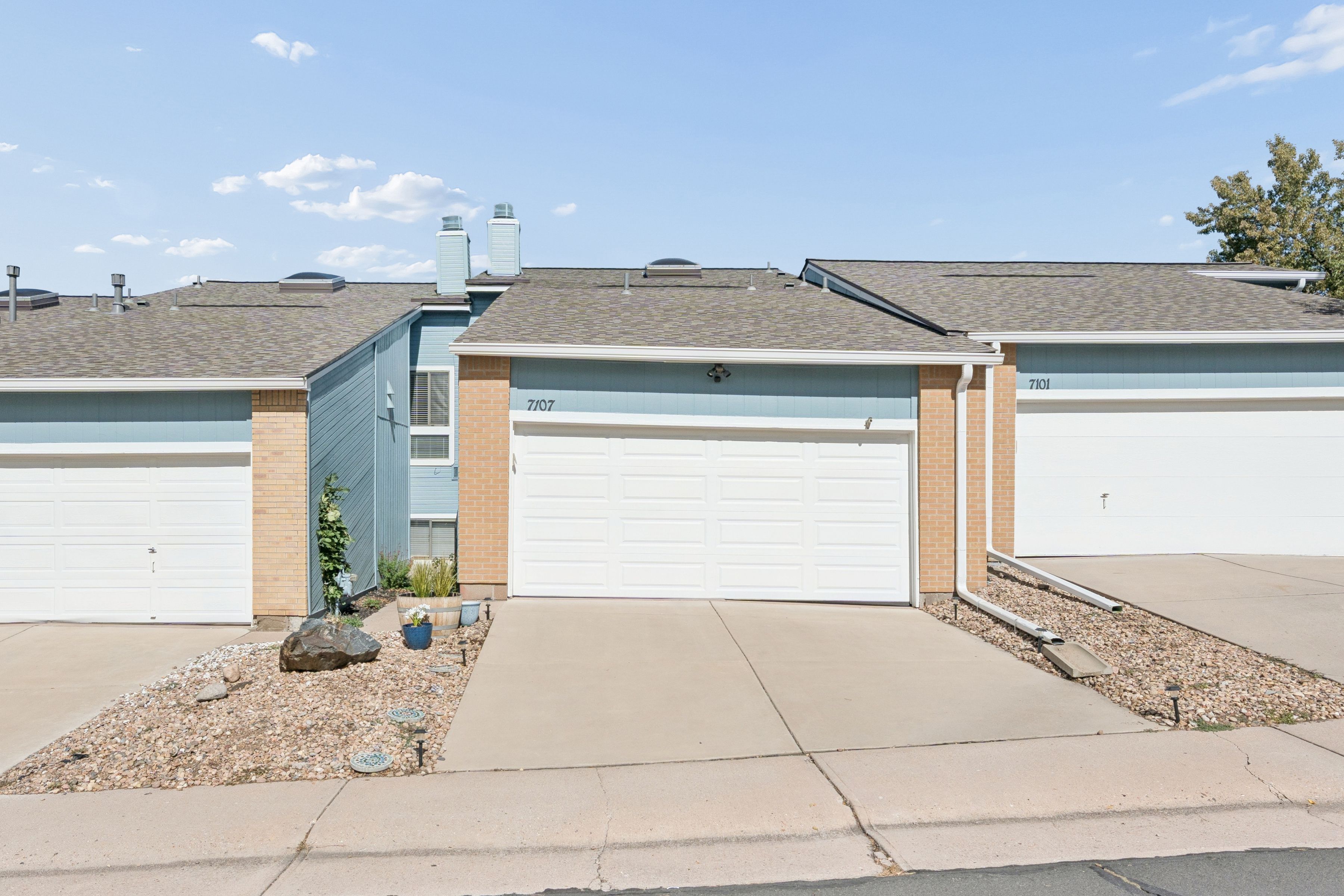  Updated Townhome Featuring a Bright & Open Main Level - 物件實景