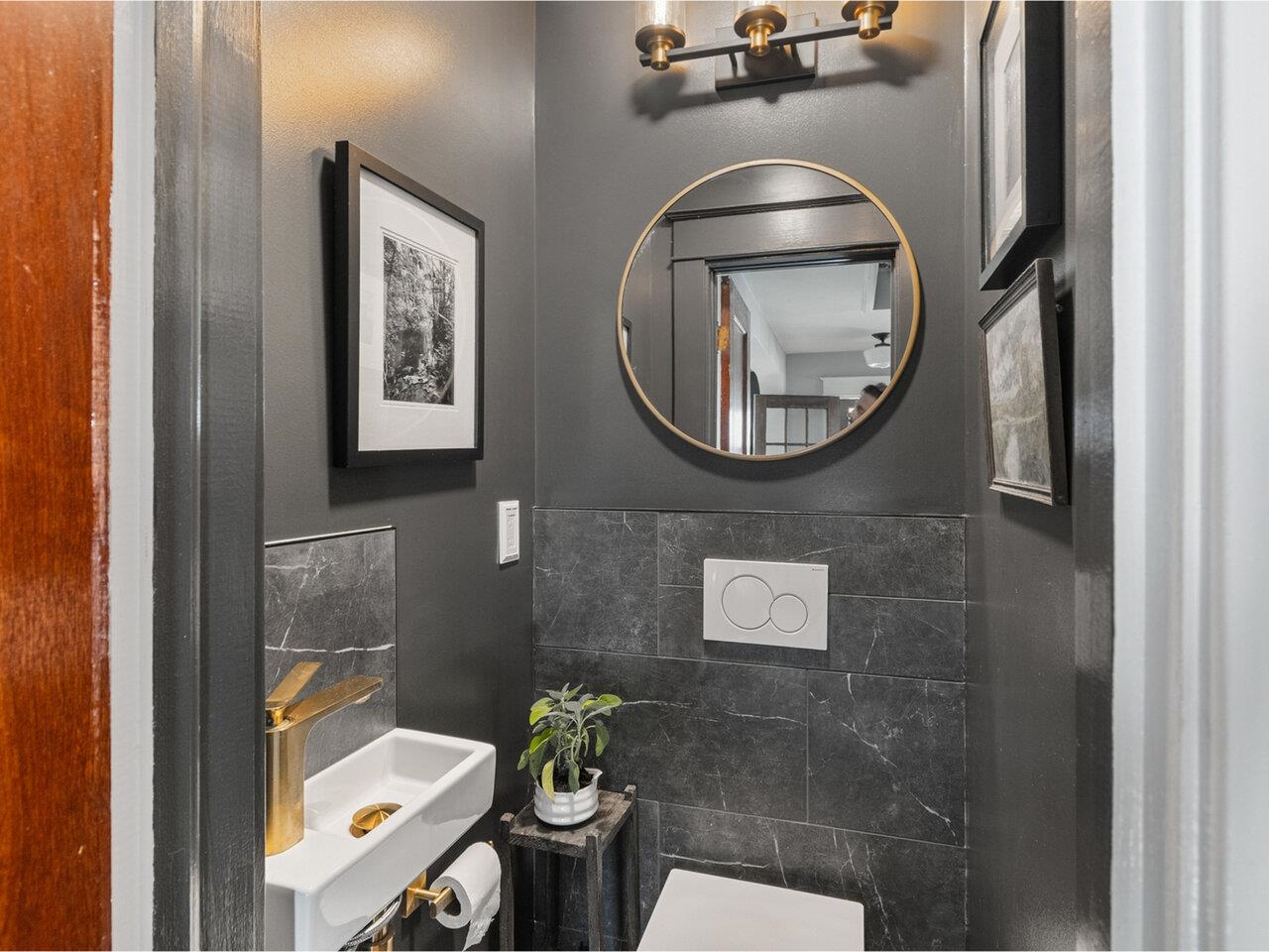Burlington, Vermont, 05401, United States, 3 Bedrooms Bedrooms, ,2 BathroomsBathrooms,Residential,For Sale,1906339