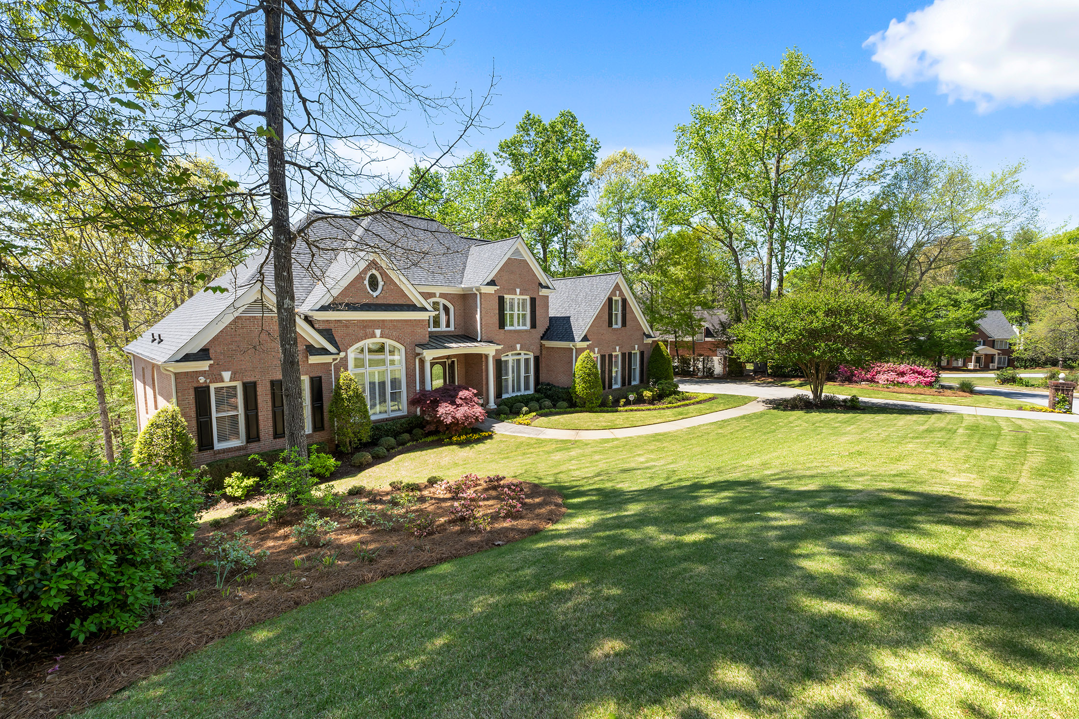  Tucked Among Mature Hardwoods on a Private 1.25+/- Acre River Lot - 物件實景