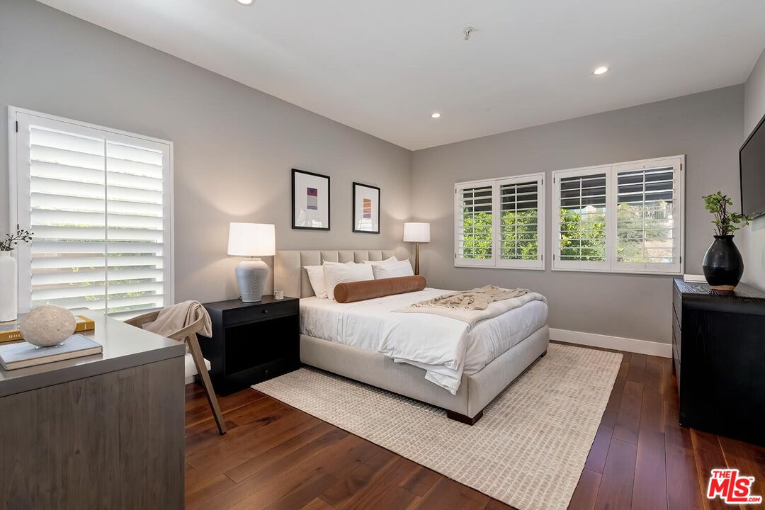 Pacific Palisades, California, 90272, United States, 4 Bedrooms Bedrooms, ,4 BathroomsBathrooms,Residential,For Sale,1911356