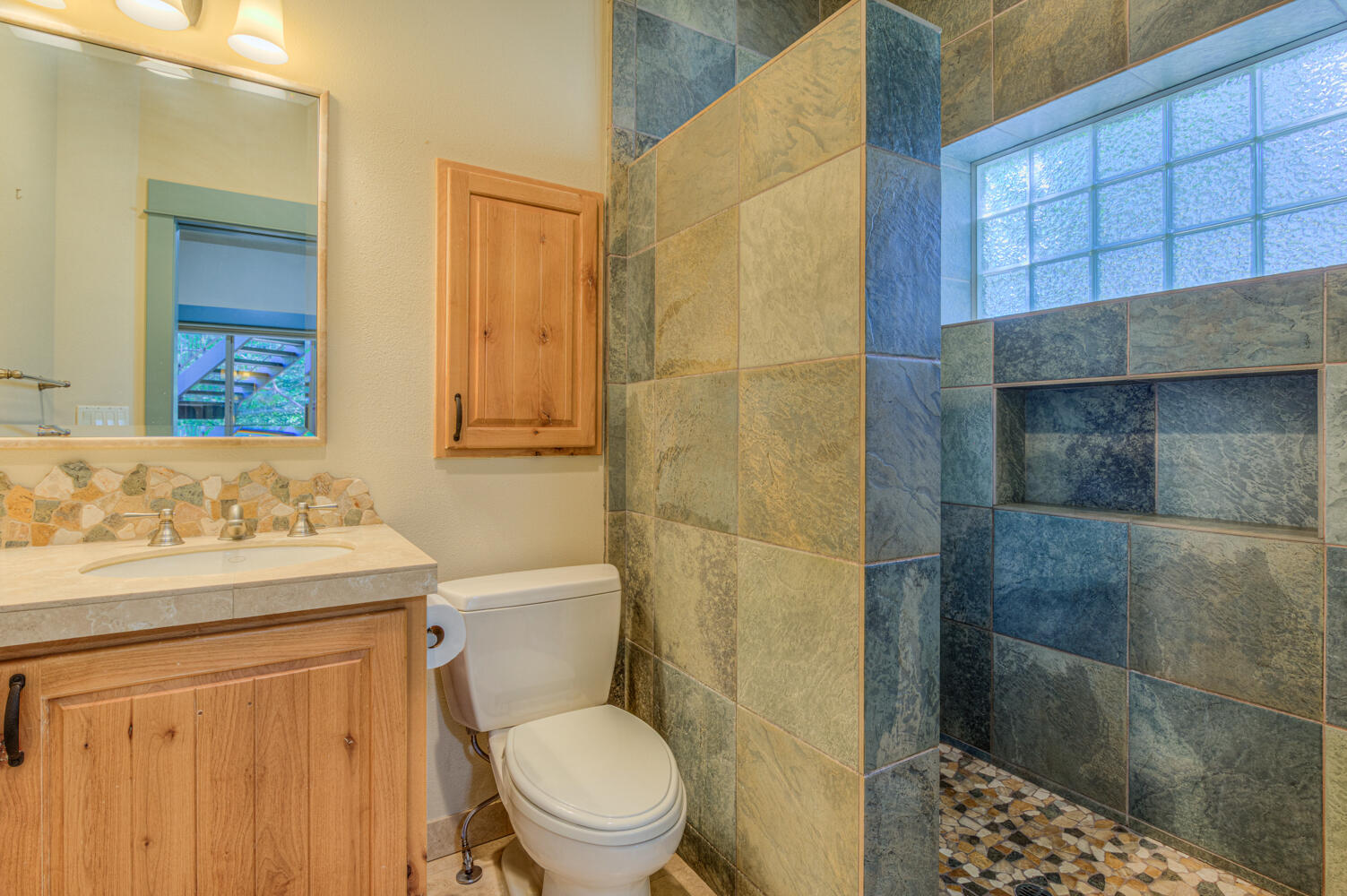 Bend, Oregon, 97703, United States, 4 Bedrooms Bedrooms, ,5 BathroomsBathrooms,Residential,For Sale,1979123