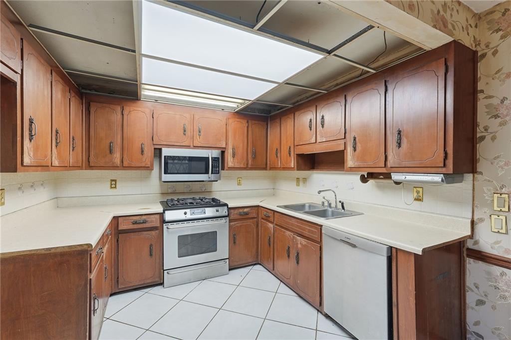 Lilburn, Georgia, 30047, United States, 4 Bedrooms Bedrooms, ,3 BathroomsBathrooms,Residential,For Sale,2005288