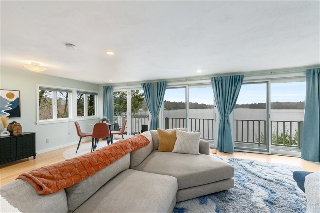 Kingston, New Hampshire, 03848, United States, 2 Bedrooms Bedrooms, ,2 BathroomsBathrooms,Residential,For Sale,1879269