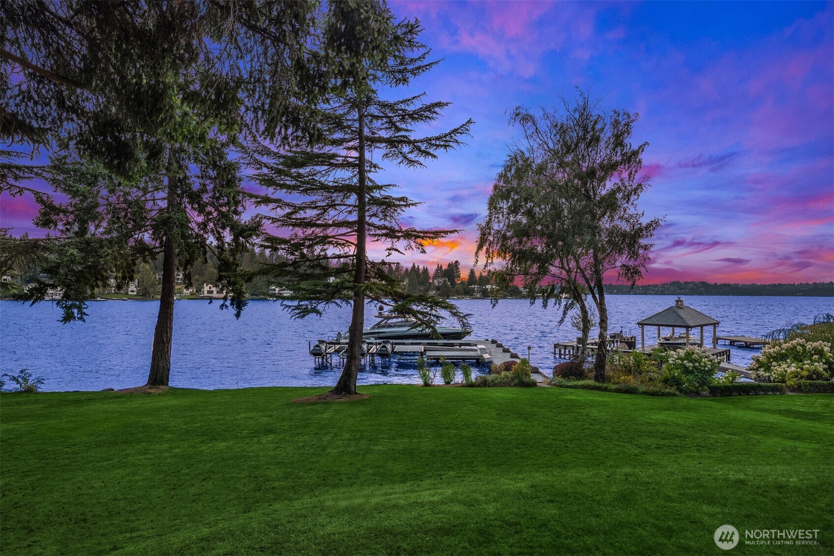 Hunts Point, Washington, 98004, United States, 5 Bedrooms Bedrooms, ,3 BathroomsBathrooms,Residential,For Sale,1865722