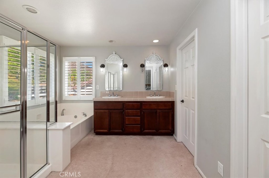 Lake Elsinore, California, 92532, United States, 4 Bedrooms Bedrooms, ,3 BathroomsBathrooms,Residential,For Sale,1939377