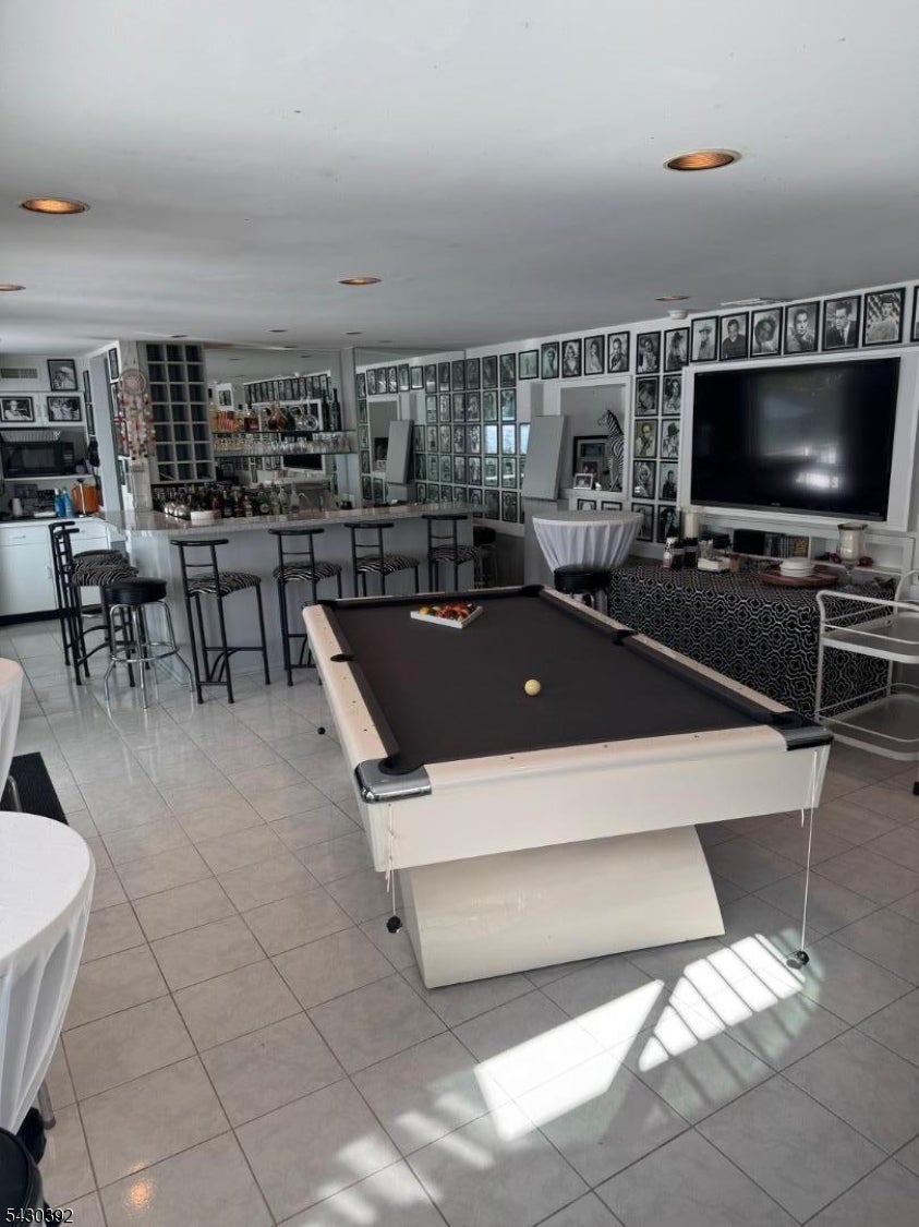 Hopatcong Boro, New Jersey, 07843, United States, 3 Bedrooms Bedrooms, ,4 BathroomsBathrooms,Residential,For Sale,2045244