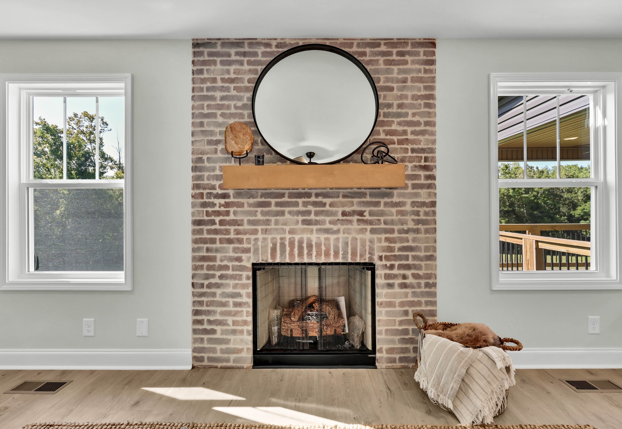 Clarksville, Tennessee, 37040, United States, 4 Bedrooms Bedrooms, ,3 BathroomsBathrooms,Residential,For Sale,1974030