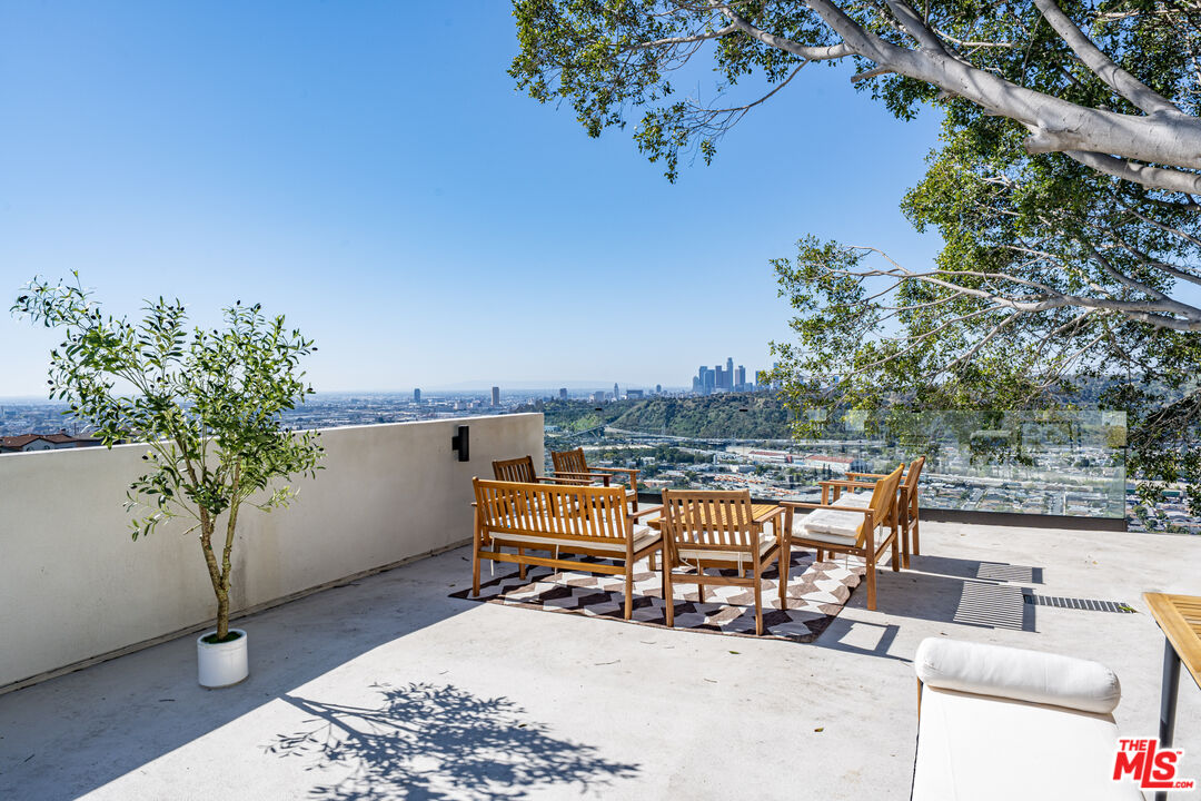 Los Angeles, California, 90065, United States, 3 Bedrooms Bedrooms, ,3 BathroomsBathrooms,Residential,For Sale,1939626