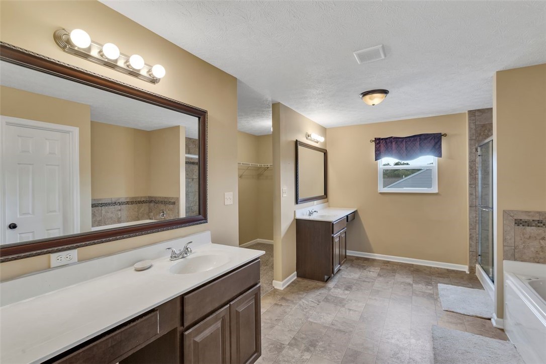 Jackson Twp, Pennsylvania, 16063, United States, 5 Bedrooms Bedrooms, ,4 BathroomsBathrooms,Residential,For Sale,1933406