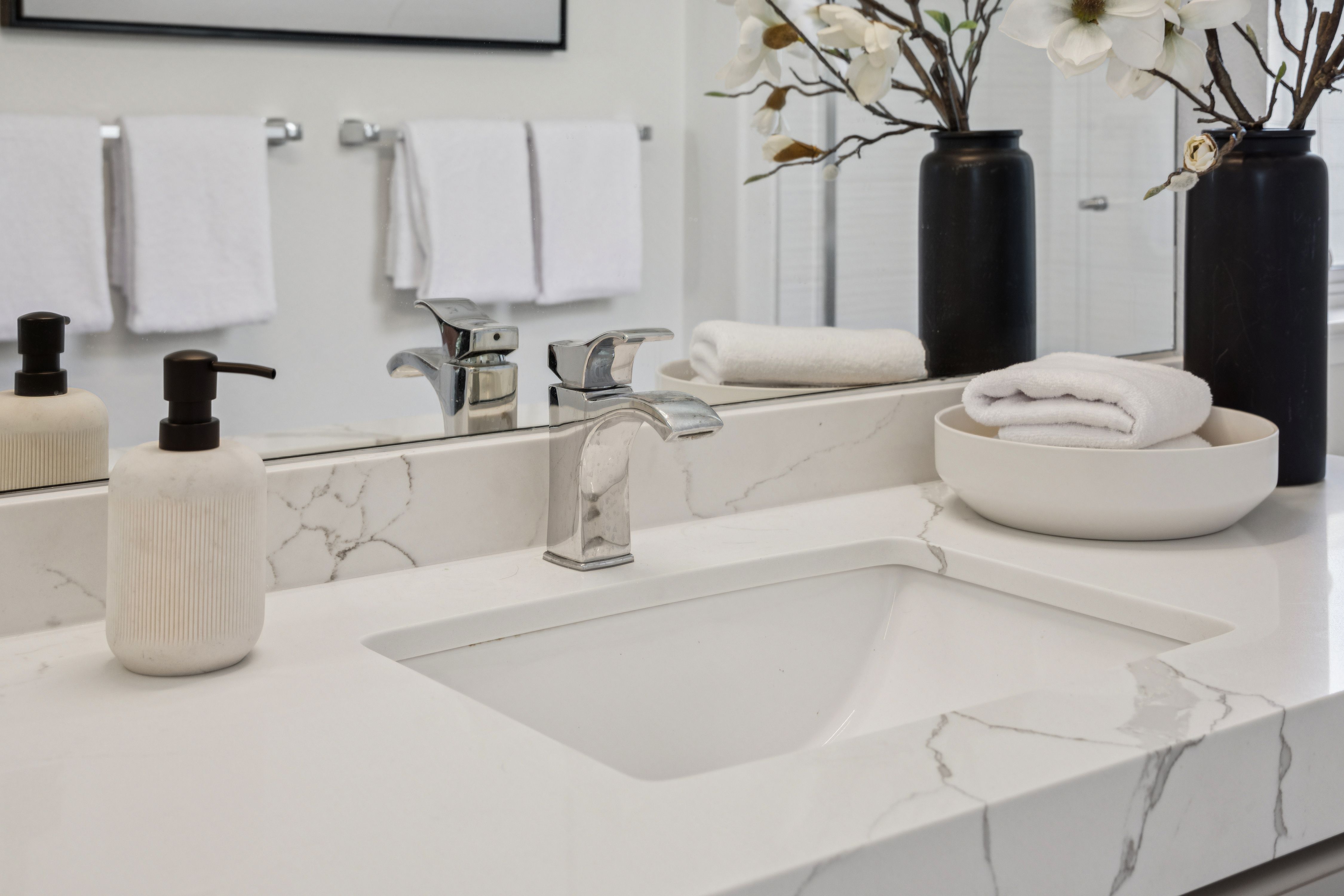  Sunny Waterfront Baypoint Lagoon Home - 物件實景