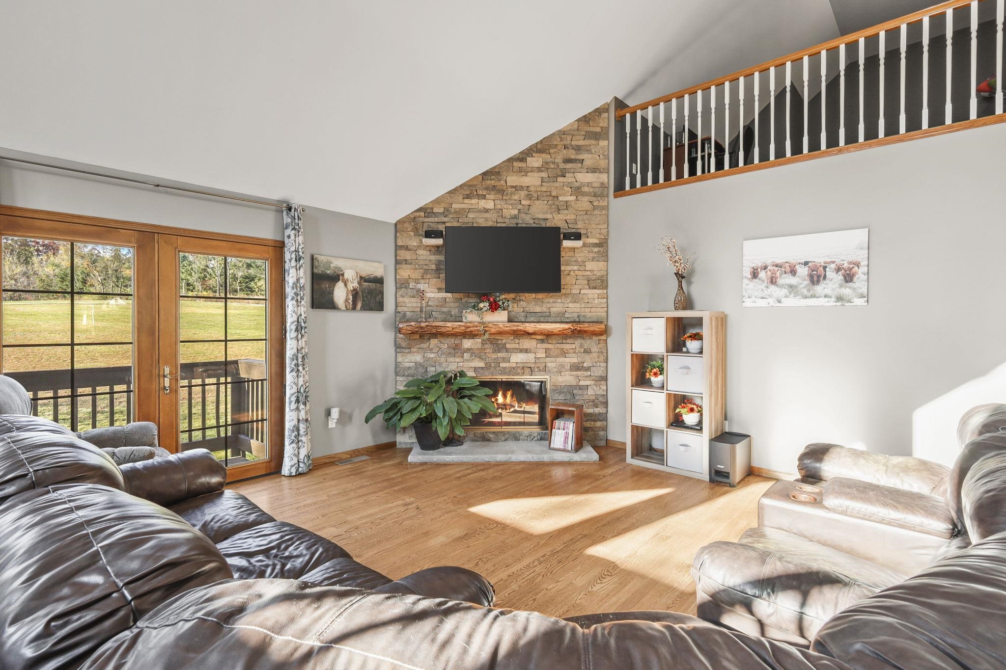 Barneveld, Wisconsin, 53507, United States, 3 Bedrooms Bedrooms, ,4 BathroomsBathrooms,Residential,For Sale,1986114