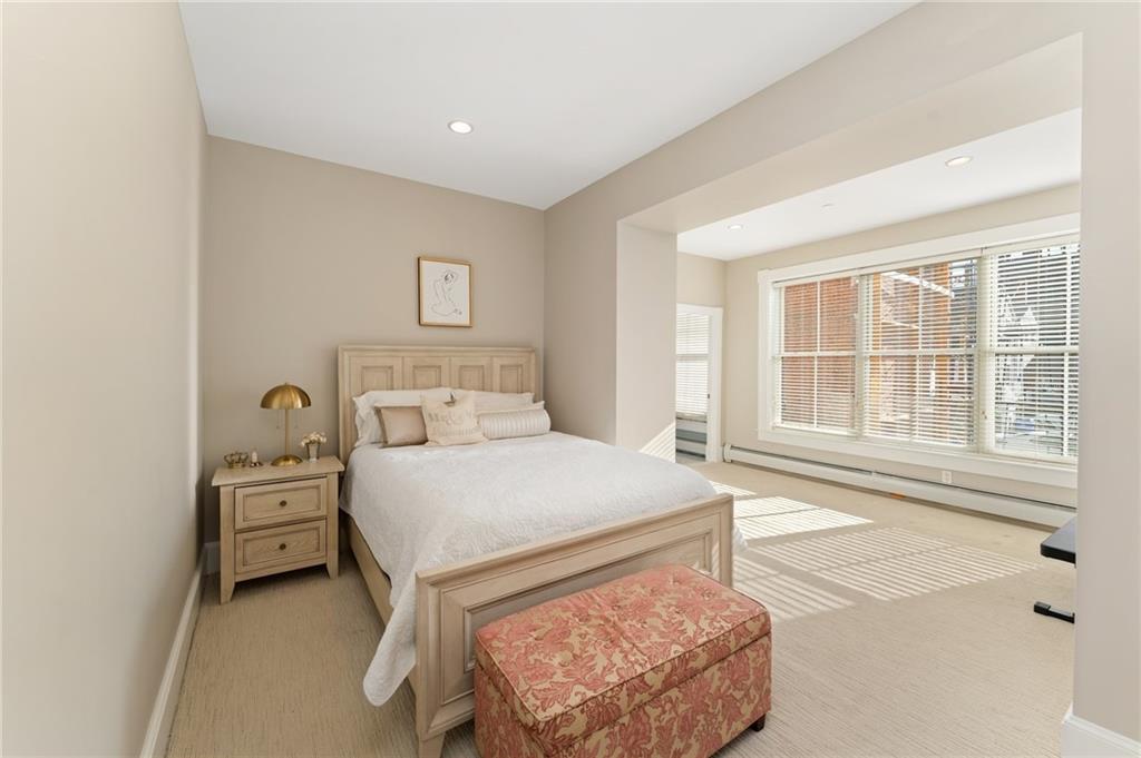 Bristol, Rhode Island, 02809, United States, 2 Bedrooms Bedrooms, ,3 BathroomsBathrooms,Residential,For Sale,1834727