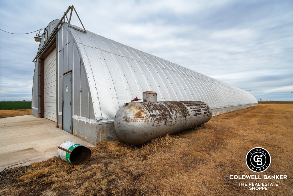 Garden City, Kansas, 67846, United States, 4 Bedrooms Bedrooms, ,Residential,For Sale,2003039