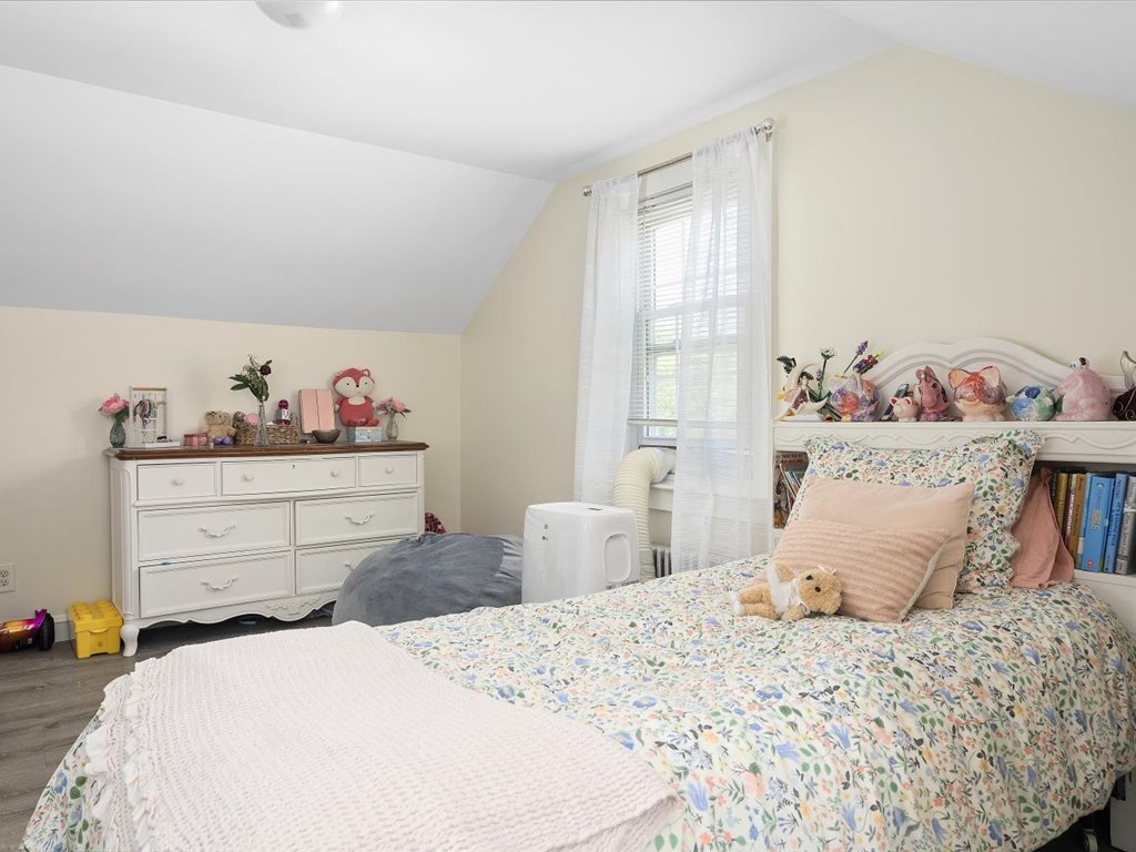 Westerly, Rhode Island, 02891, United States, 5 Bedrooms Bedrooms, ,4 BathroomsBathrooms,Residential,For Sale,1906613