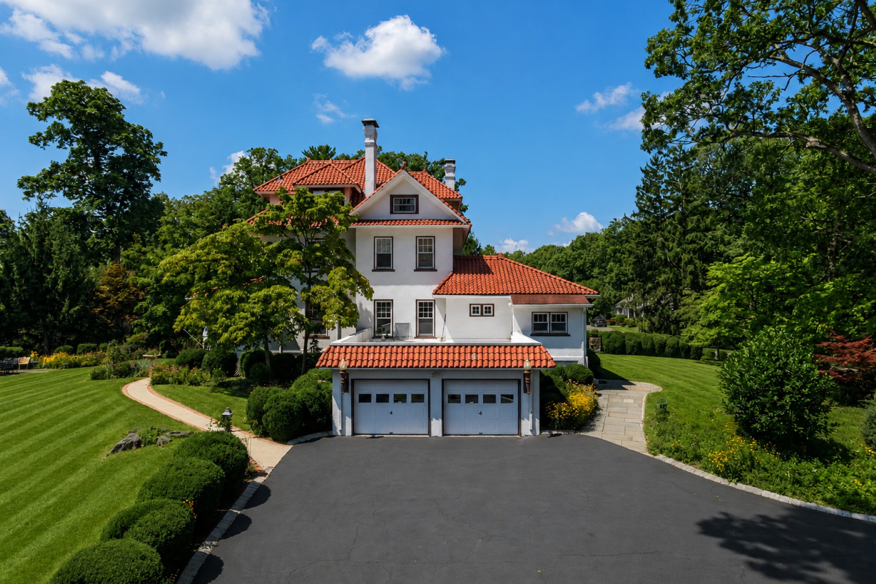  Extraordinary Mediterranean Home with Glided Age Grandeur - 物件實景