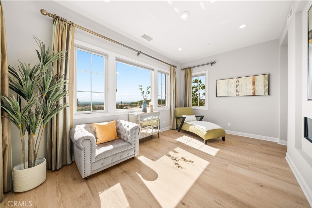 Irvine, California, 92602, United States, 5 Bedrooms Bedrooms, ,6 BathroomsBathrooms,Residential,For Sale,1982881