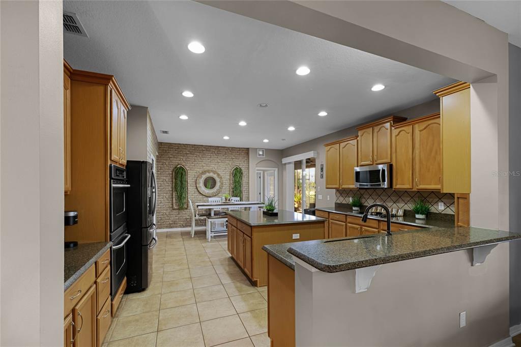 Oviedo, Florida, 32765, United States, 6 Bedrooms Bedrooms, ,5 BathroomsBathrooms,Residential,For Sale,1857503