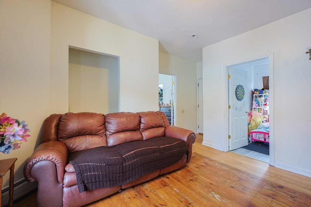 Lowell, Massachusetts, 01854, United States, 9 Bedrooms Bedrooms, ,3 BathroomsBathrooms,Residential,For Sale,1926214