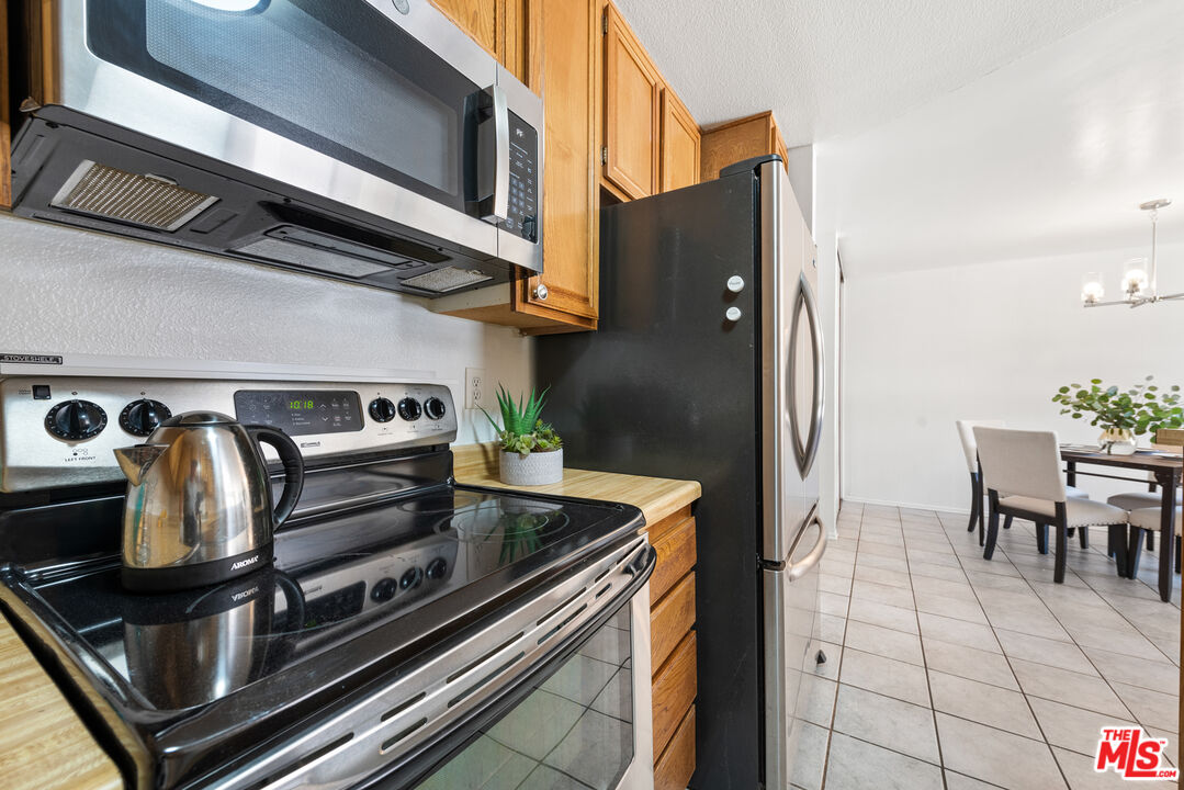 Los Angeles, California, 90042, United States, 2 Bedrooms Bedrooms, ,1 BathroomBathrooms,Residential,For Sale,1908297