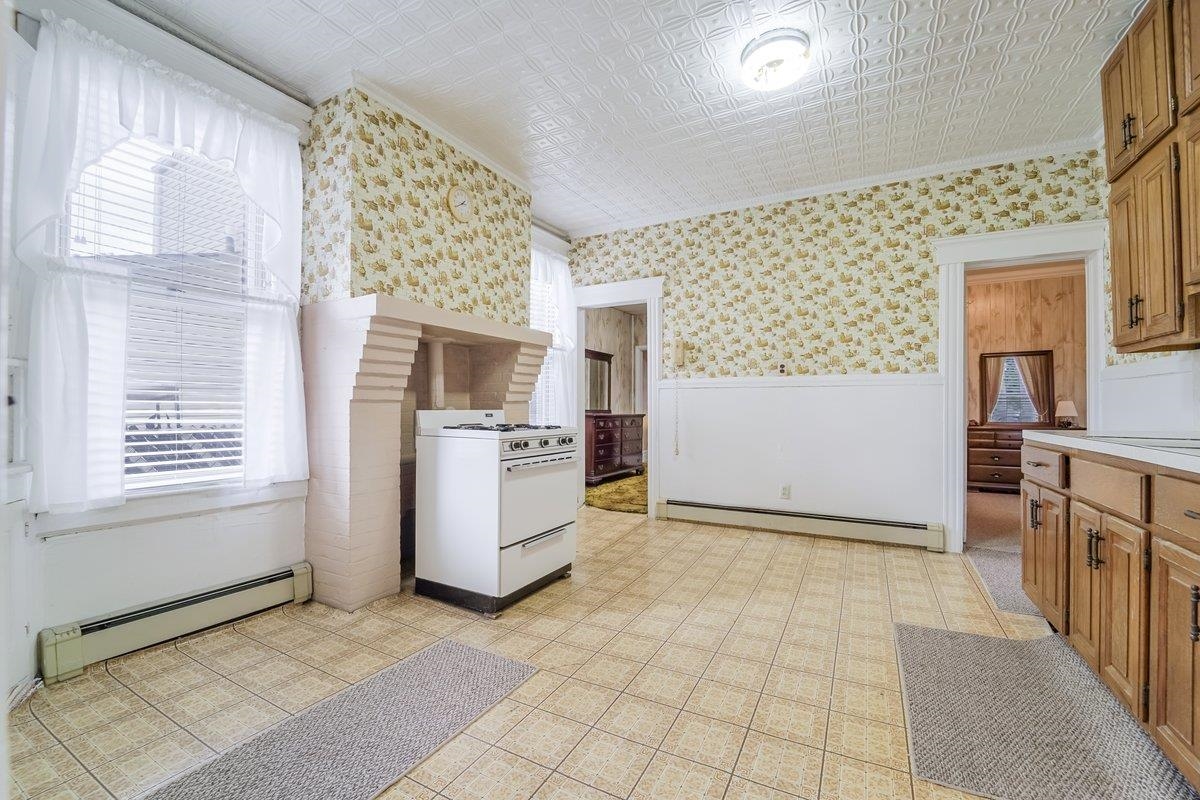 Kearny Town, New Jersey, 07032, United States, 4 Bedrooms Bedrooms, ,2 BathroomsBathrooms,Residential,For Sale,1956980