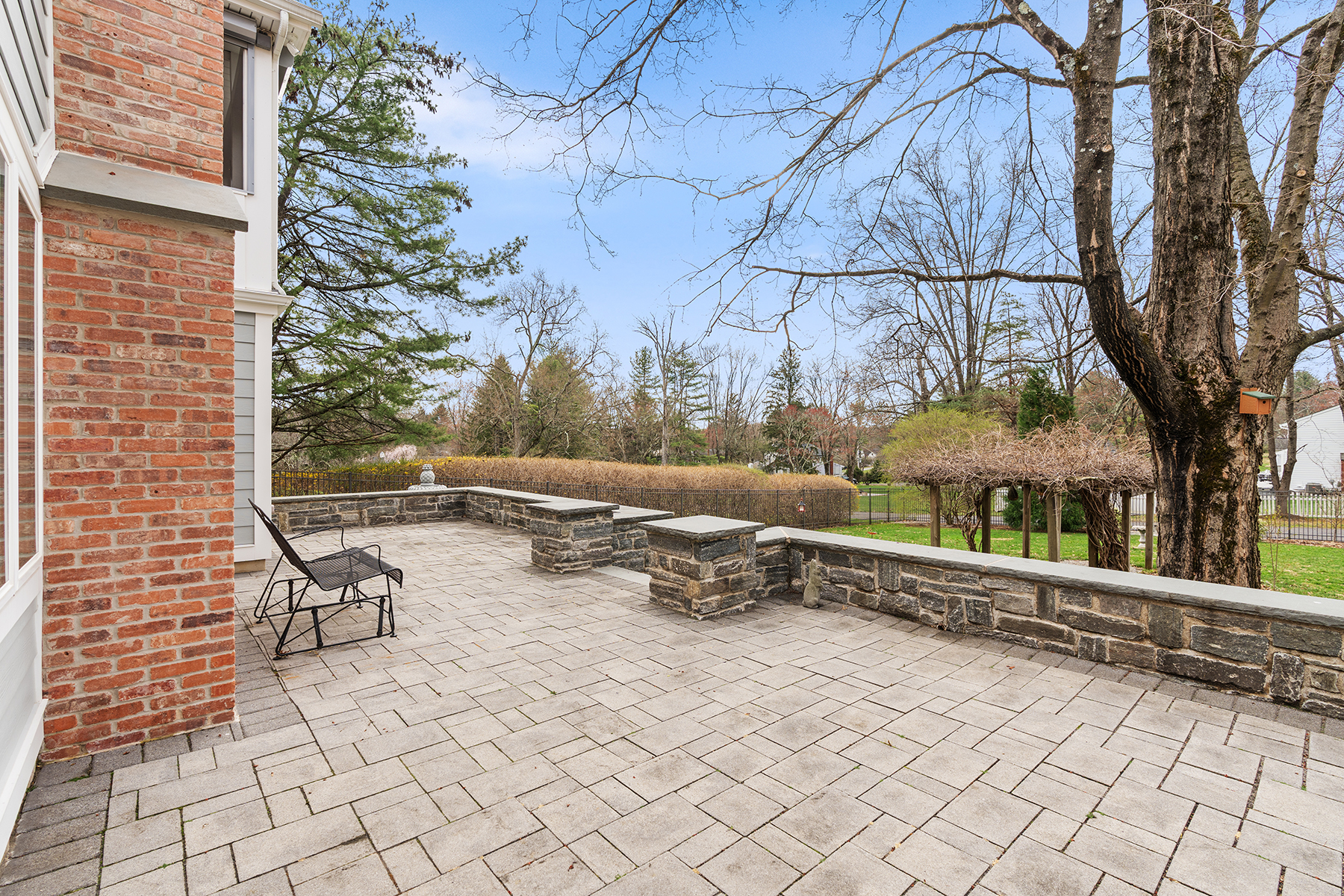  Custom Updated Neighborhood Bi-Level Style Home - 物件實景