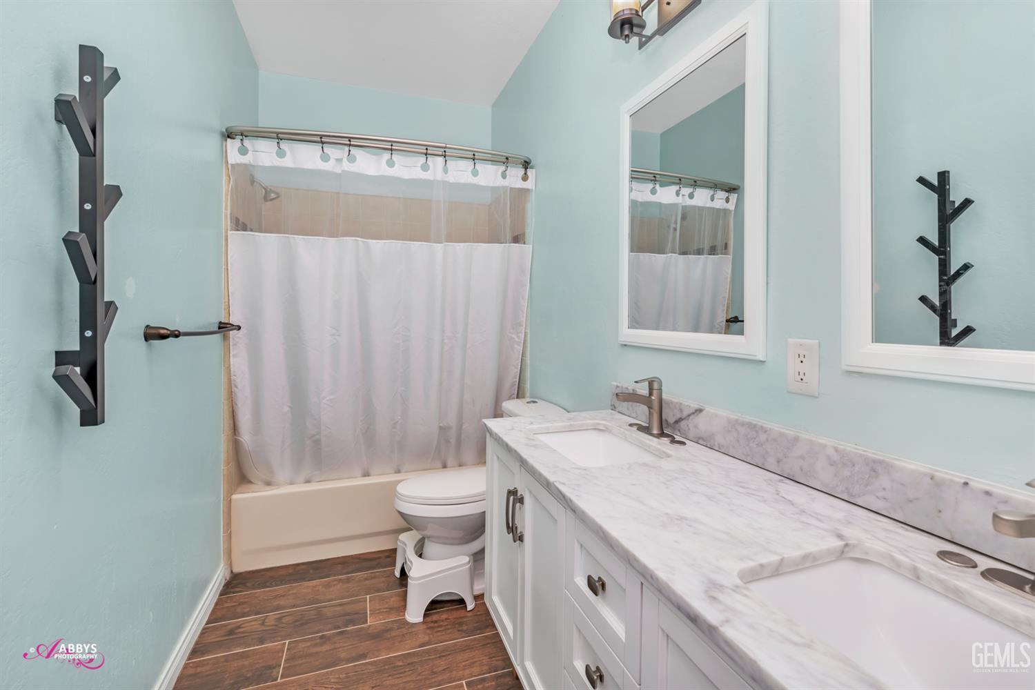 Bakersfield, California, 93311, United States, 5 Bedrooms Bedrooms, ,4 BathroomsBathrooms,Residential,For Sale,1846701