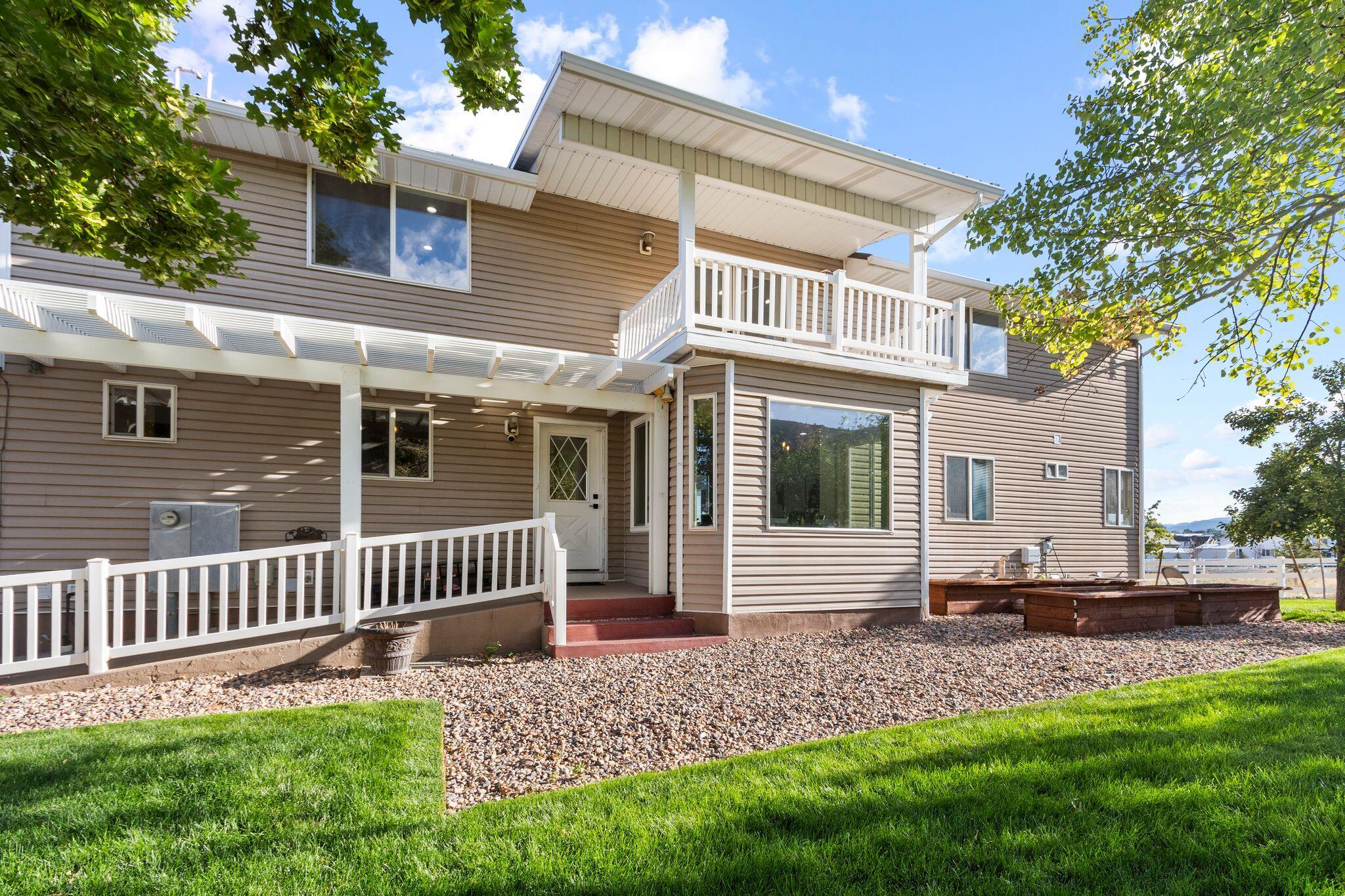 Parowan, Utah, 84761, United States, 6 Bedrooms Bedrooms, ,5 BathroomsBathrooms,Residential,For Sale,1995430