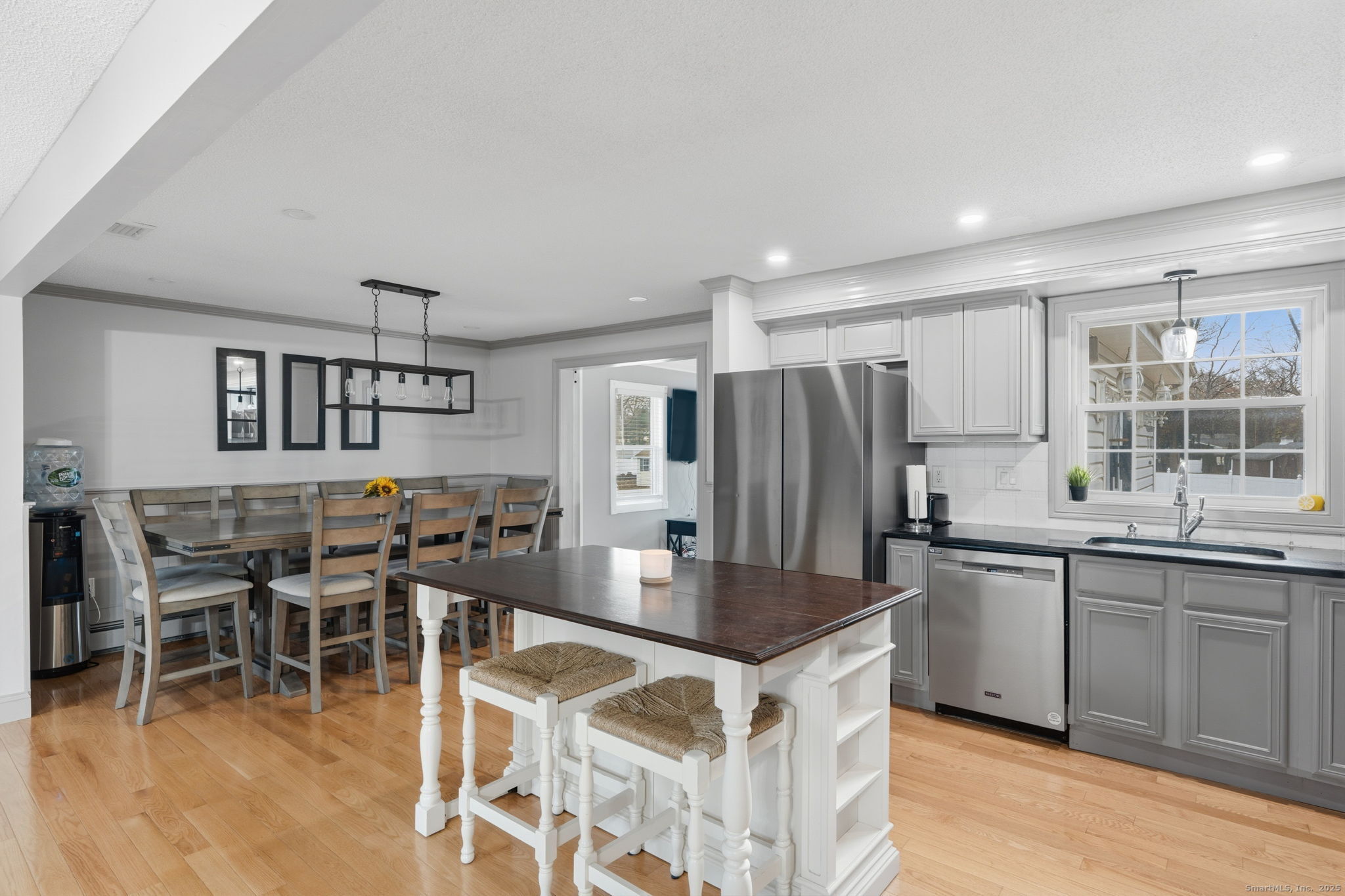 Southington, Connecticut, 06489, United States, 4 Bedrooms Bedrooms, ,3 BathroomsBathrooms,Residential,For Sale,2001900