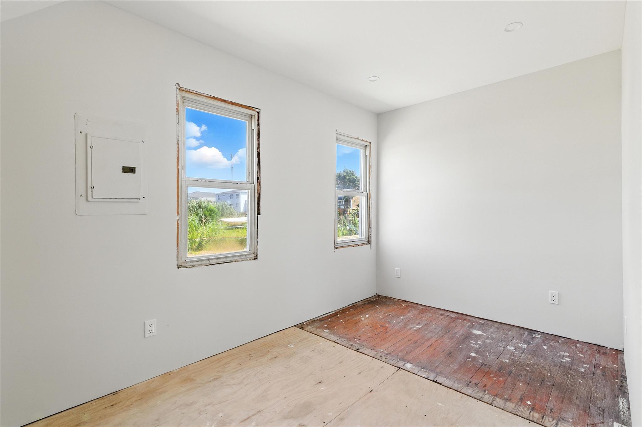 Seaford, New York, 11783, United States, 3 Bedrooms Bedrooms, ,2 BathroomsBathrooms,Residential,For Sale,1908312