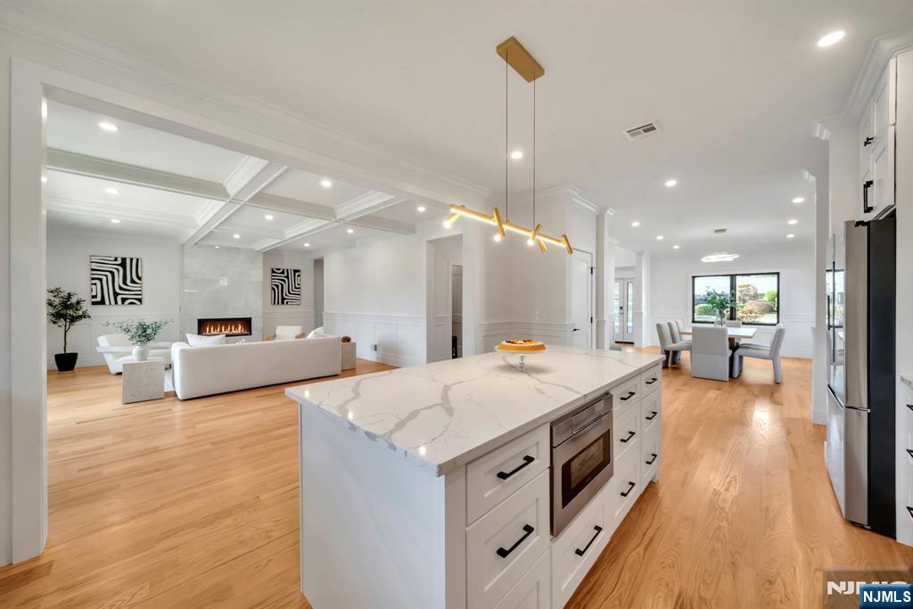 Northvale, New Jersey, 07647, United States, 6 Bedrooms Bedrooms, ,6 BathroomsBathrooms,Residential,For Sale,2003296