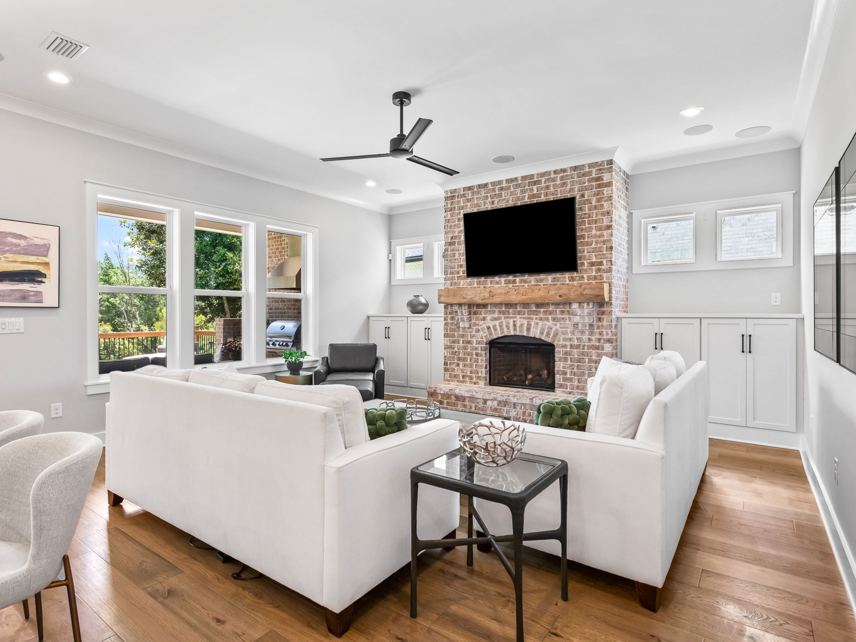  Southern-Style Home With Numerous Upgrades In Quaint Community - 物件實景