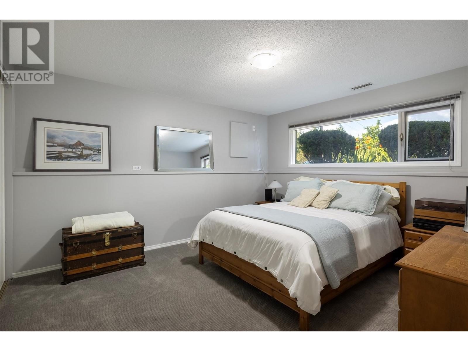 SPALLUMCHEEN, British Columbia, V4Y 0S8, CA, 5 Bedrooms Bedrooms, ,2 BathroomsBathrooms,Residential,For Sale,1950720