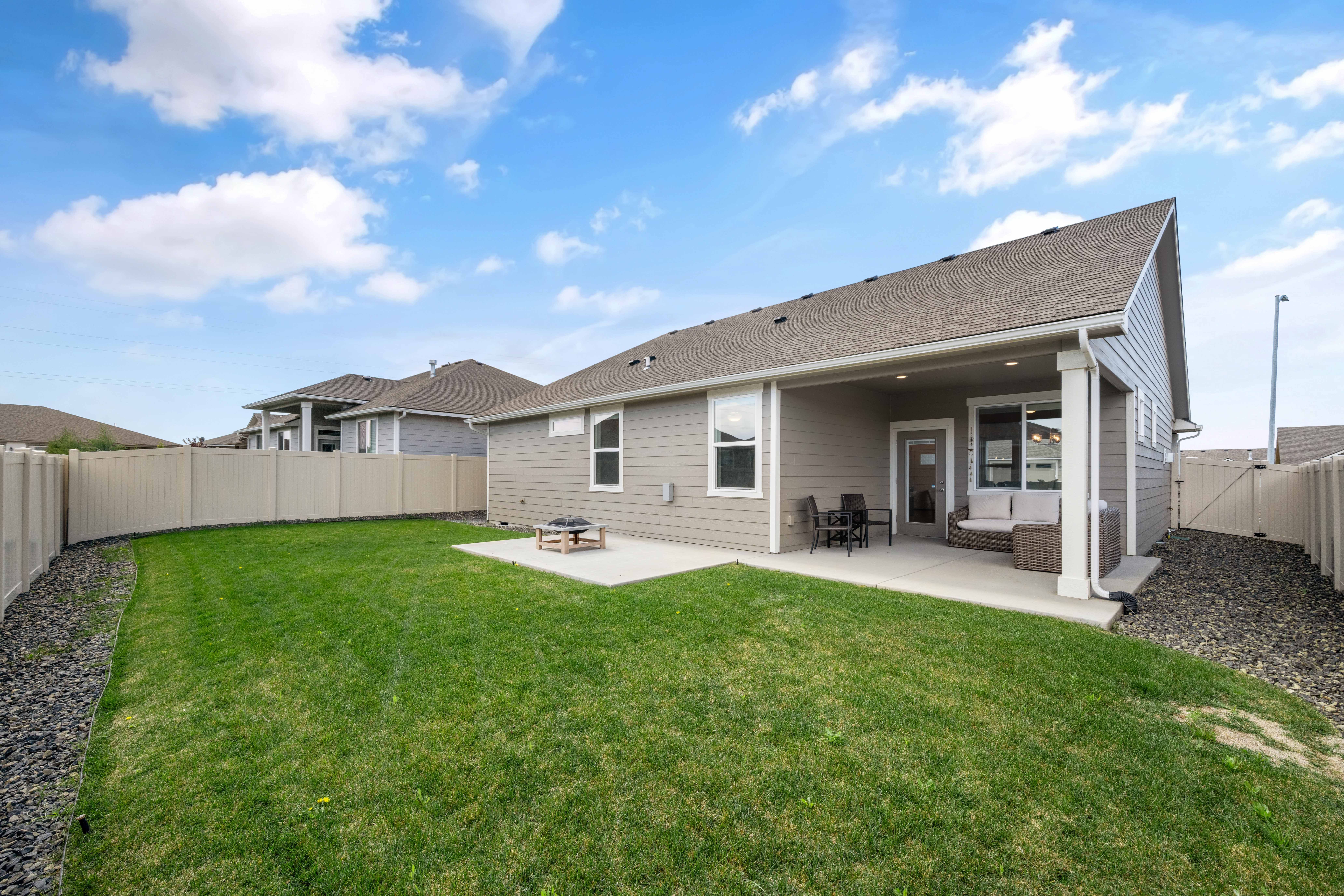  55+ Low Maintenance Living - 物件實景