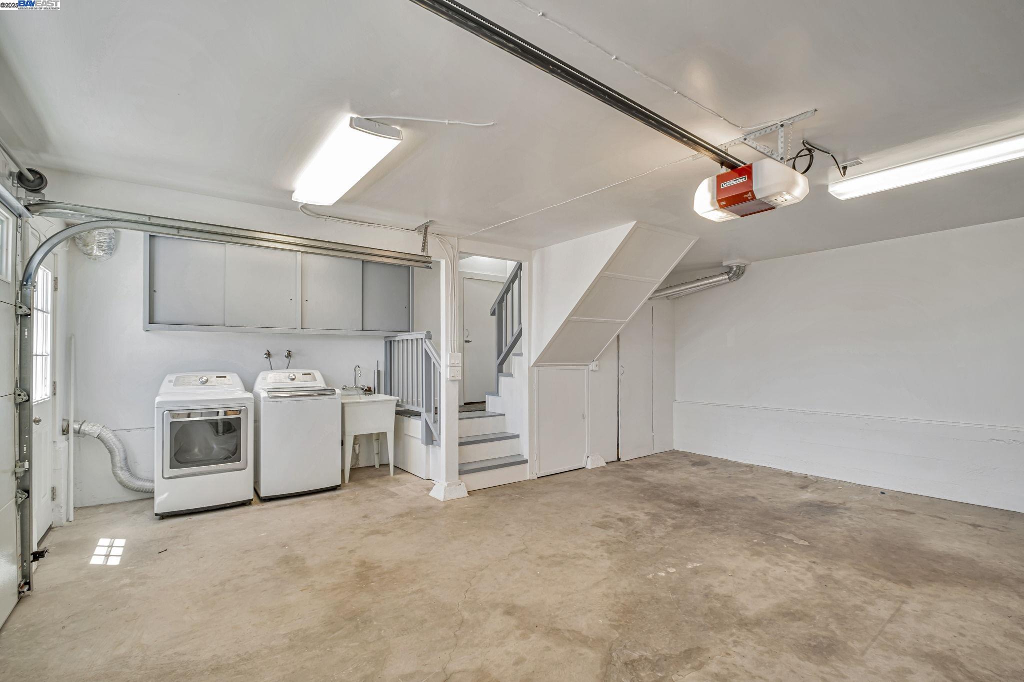 Castro Valley, California, 94546, United States, 3 Bedrooms Bedrooms, ,2 BathroomsBathrooms,Residential,For Sale,1901037