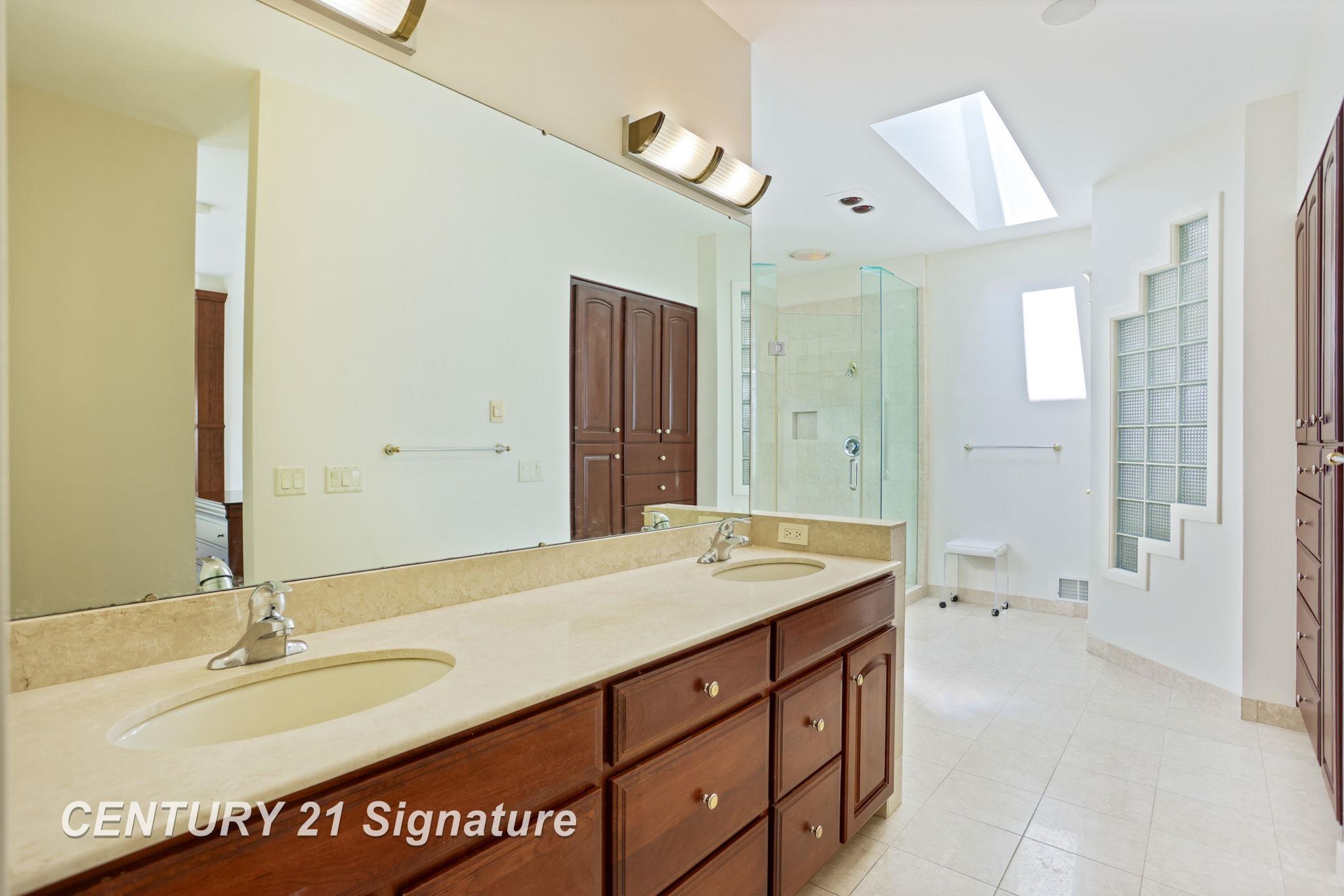 Saginaw, Michigan, 48603, United States, 4 Bedrooms Bedrooms, ,4 BathroomsBathrooms,Residential,For Sale,1979147