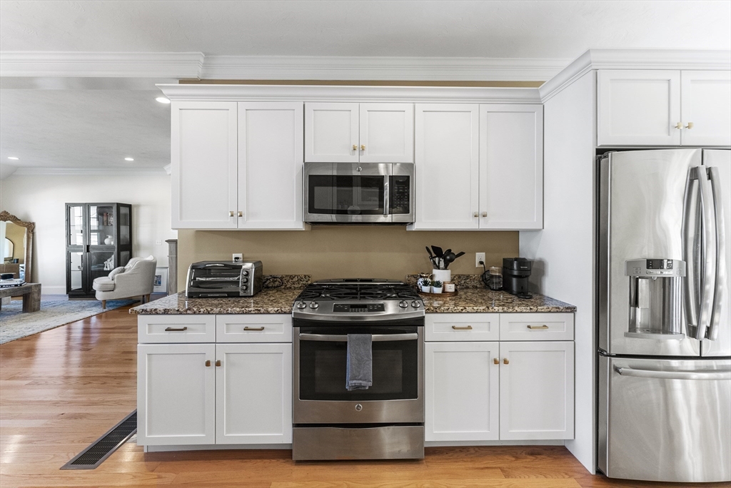 Plymouth, Massachusetts, 02360, United States, 2 Bedrooms Bedrooms, ,3 BathroomsBathrooms,Residential,For Sale,1999715