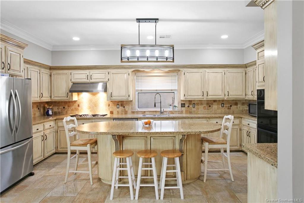 Lake Charles, Louisiana, 70605, United States, 5 Bedrooms Bedrooms, ,6 BathroomsBathrooms,Residential,For Sale,1974733