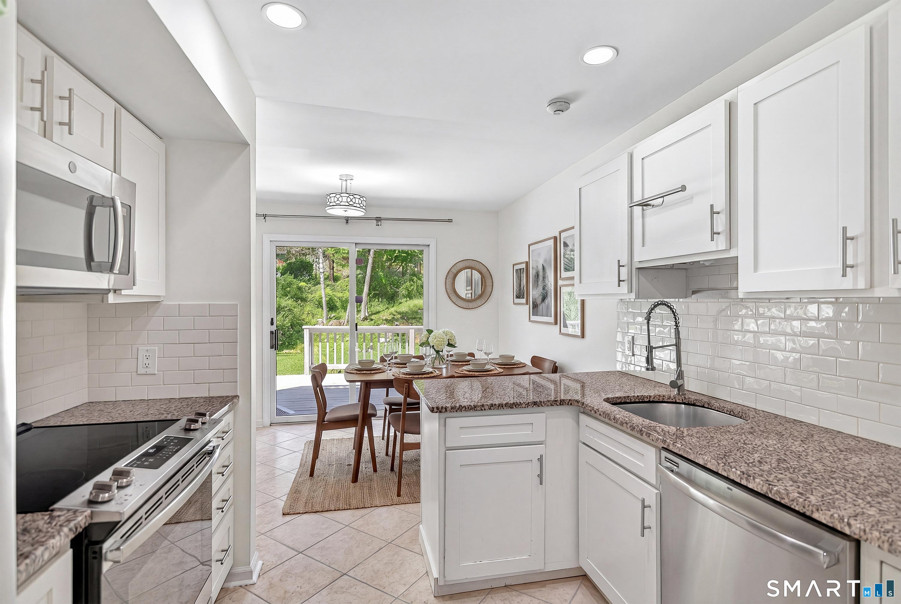 Greenwich, Connecticut, 06807, United States, 2 Bedrooms Bedrooms, ,4 BathroomsBathrooms,Residential,For Sale,2048631