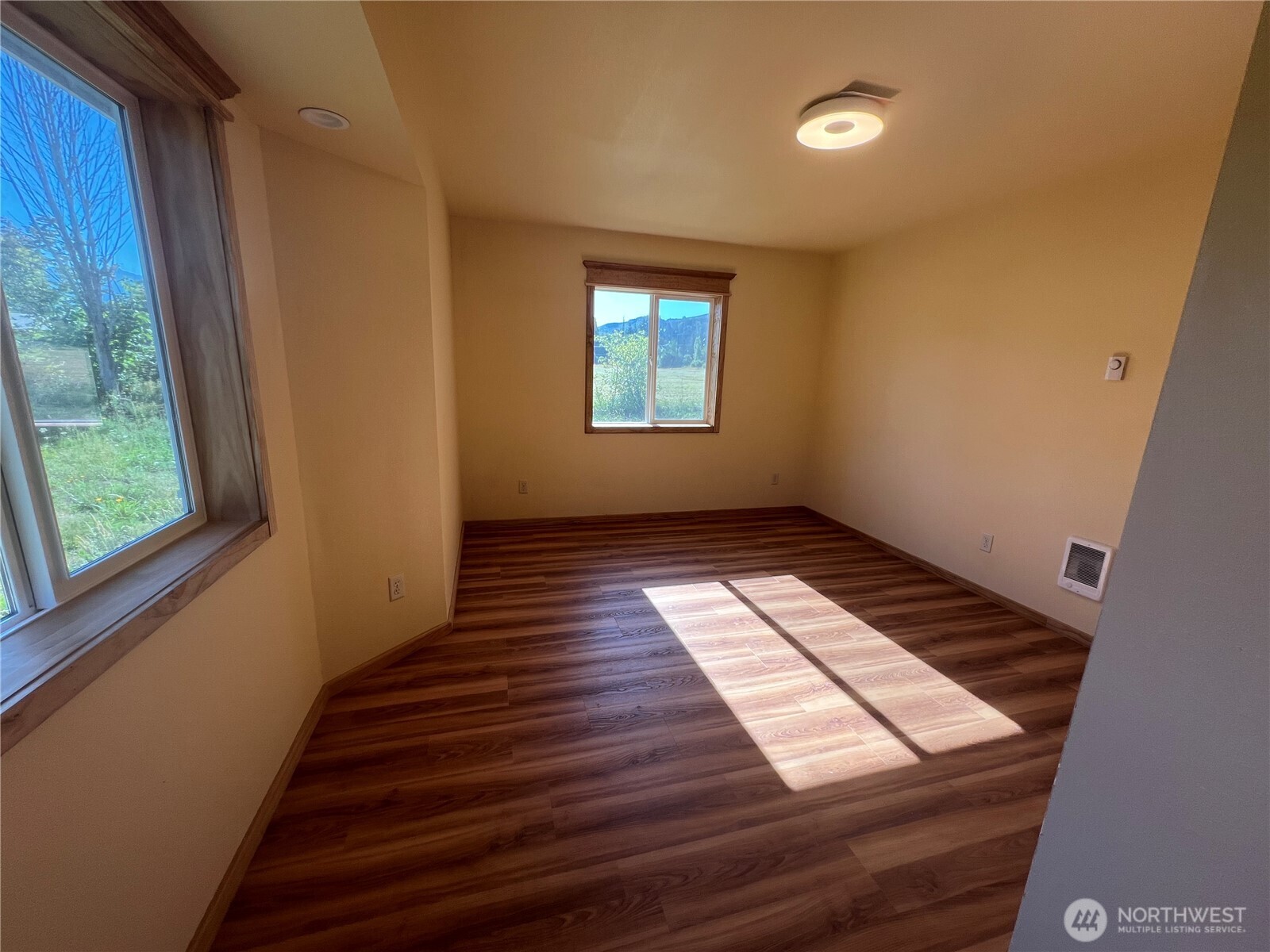 Glenoma, Washington, 98336, United States, 3 Bedrooms Bedrooms, ,1 BathroomBathrooms,Residential,For Sale,1981079